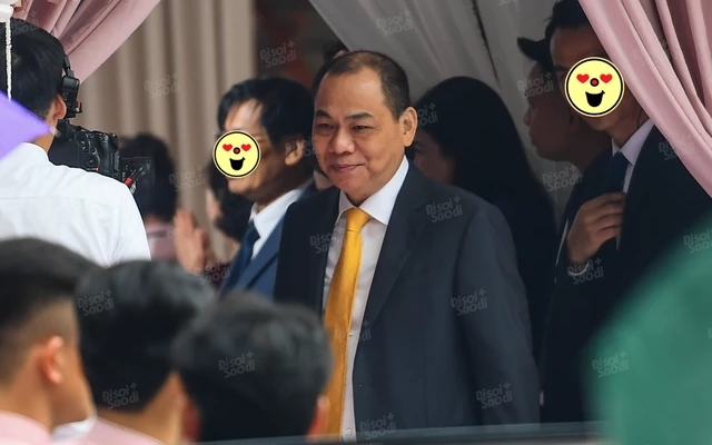 Khoảnh khắc hiếm khi các chủ tịch và phu nhân nổi tiếng Việt Nam “ra mặt” đi cưới vợ cho con- Ảnh 2.