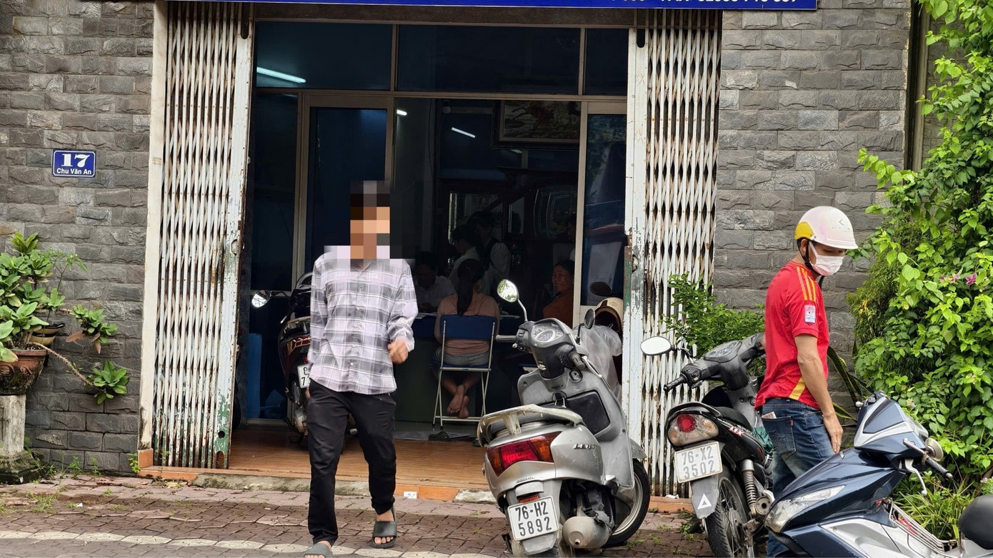 Vụ vé số trúng 2 tỷ đồng bị từ chối trả thưởng: Đã chuyển công an giám định- Ảnh 2. Vụ vé số trúng 2 tỷ đồng bị từ chối trả thưởng: Đã chuyển công an giám định- Ảnh 2.