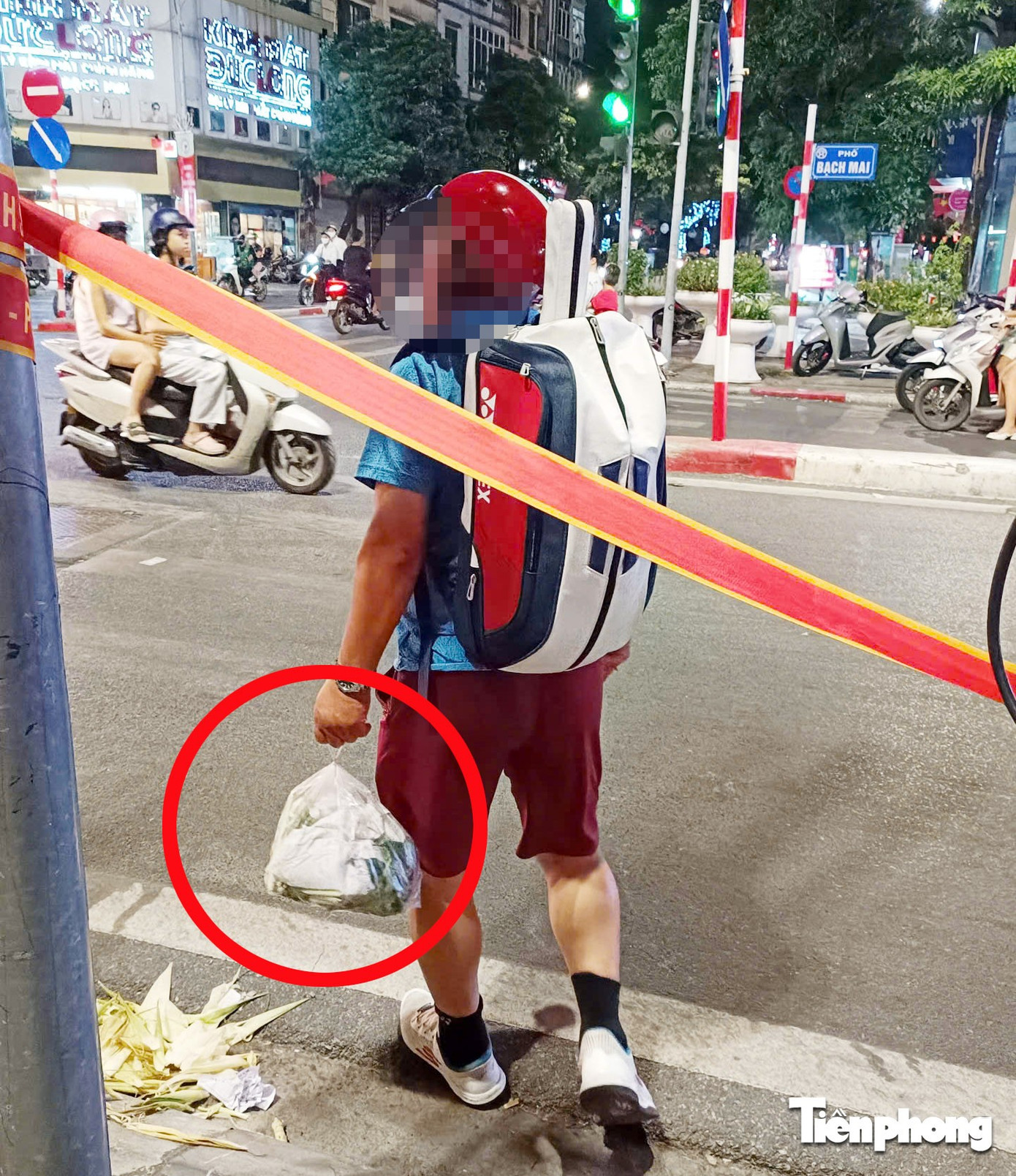 Rời quán bia, tiếp tục đi mua đồ về nhậu, người đàn ông bị CSGT xử phạt- Ảnh 7.