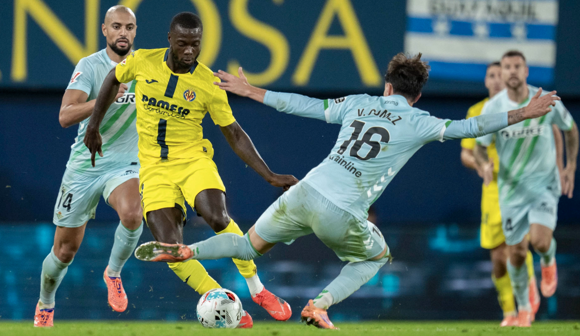 Champions League: Barcelona dễ thở, Man City đối mặt thử thách- Ảnh 6.
