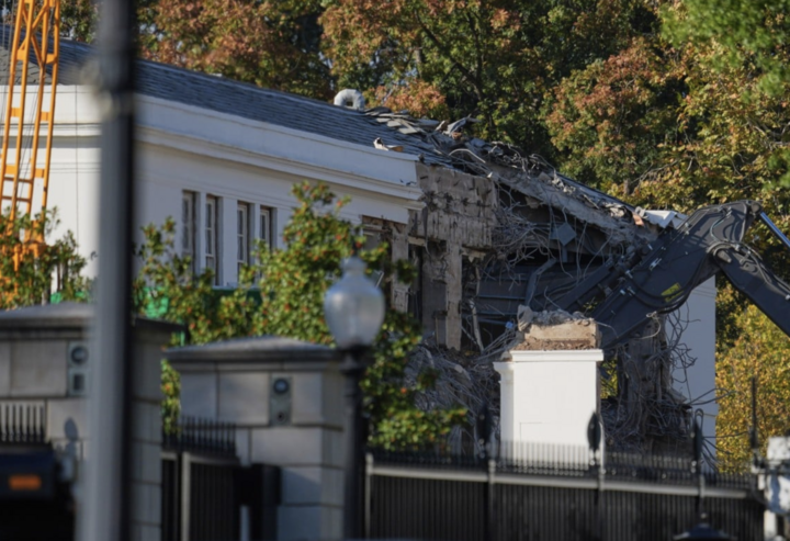 Ông Trump phá dỡ một phần Nhà Trắng, xây phòng khiêu vũ 250 triệu USD- Ảnh 1.