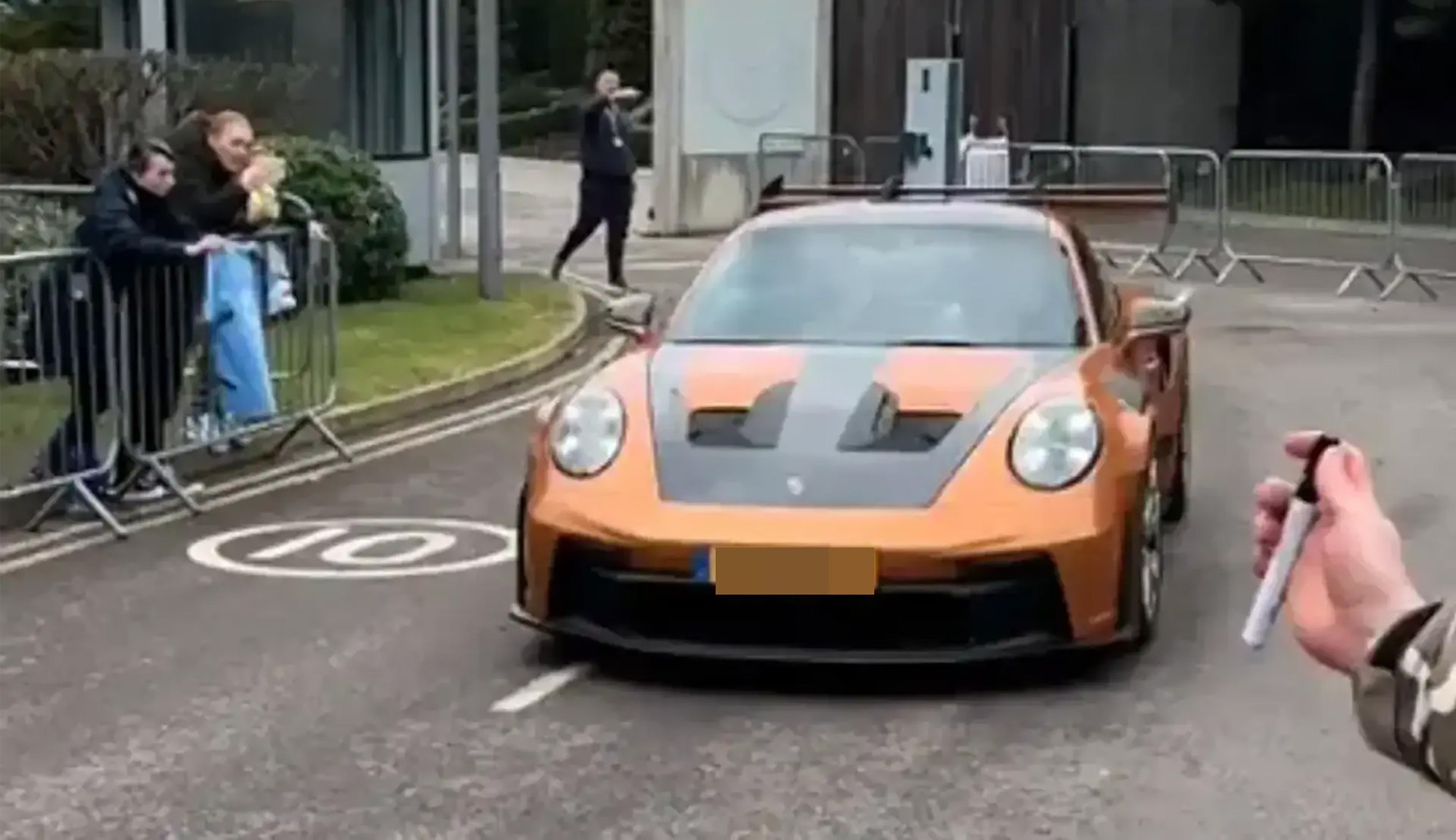Erling Haaland tậu “siêu bò” Lamborghini xanh lục hiếm, bổ sung vào BST siêu xe trăm tỷ- Ảnh 5. Erling Haaland tậu “siêu bò” Lamborghini xanh lục hiếm, bổ sung vào BST siêu xe trăm tỷ- Ảnh 5.