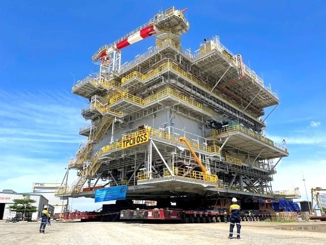 Kỷ lục vận chuyển và hạ thuỷ kiện hàng 4.000 tấn lớn nhất Việt Nam: Doanh nghiệp nào đứng sau? - Ảnh 1. Kỷ lục vận chuyển và hạ thuỷ kiện hàng 4.000 tấn lớn nhất Việt Nam: Doanh nghiệp nào đứng sau? - Ảnh 1.