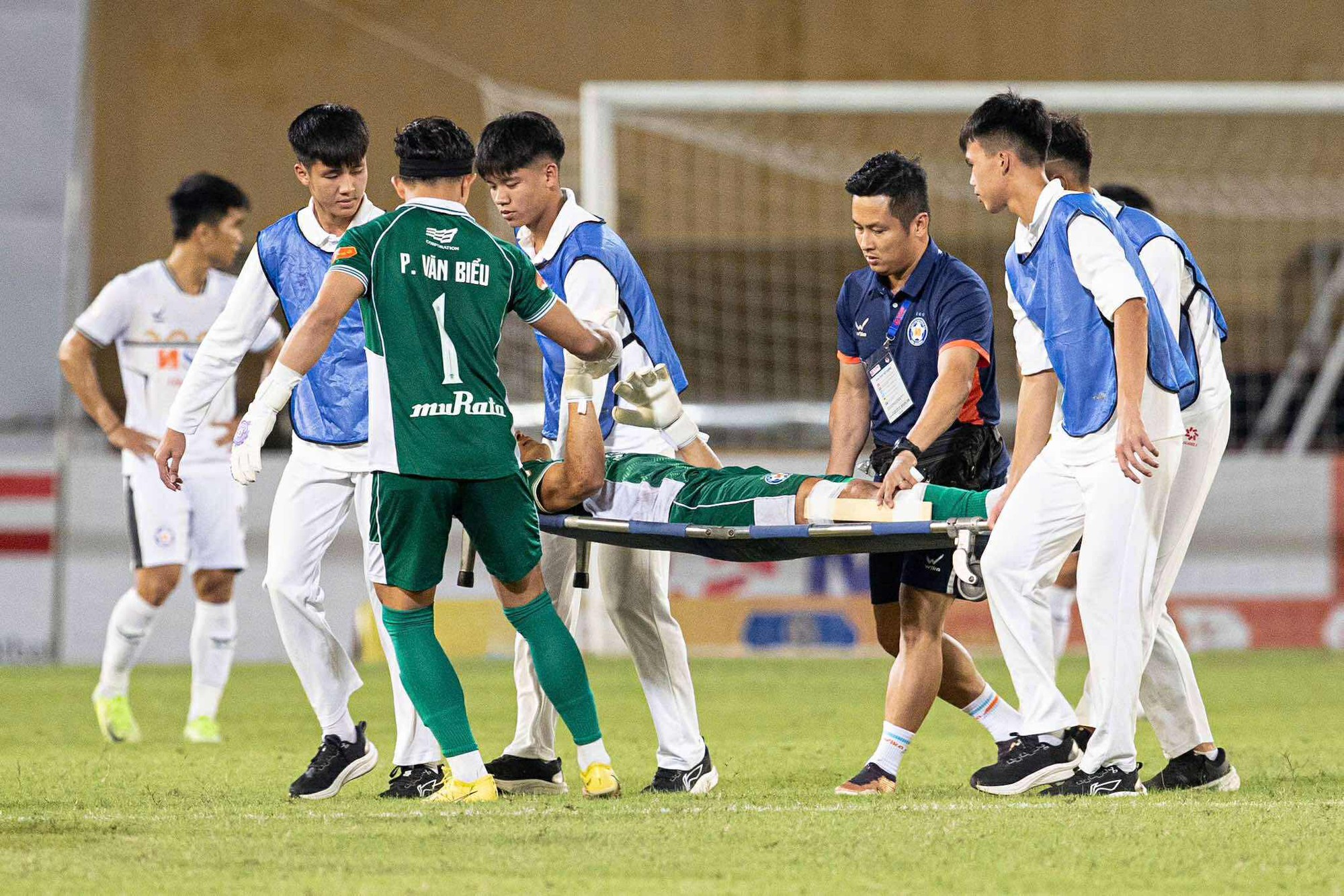 HLV châu Âu: "Nếu cứ như thế này, bóng đá Việt Nam sẽ thua Campuchia, Nepal"- Ảnh 2. HLV châu Âu: "Nếu cứ như thế này, bóng đá Việt Nam sẽ thua Campuchia, Nepal"- Ảnh 2.