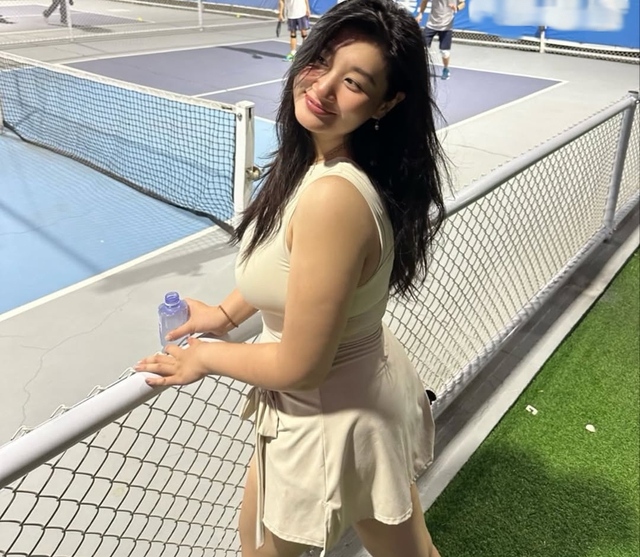 Bị mắng "gọi vốn" vì mặc đồ pickleball quá bé, cô gái 80kg đáp trả- Ảnh 5. Bị mắng "gọi vốn" vì mặc đồ pickleball quá bé, cô gái 80kg đáp trả- Ảnh 5.