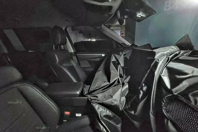 Lộ ảnh Hyundai Santa Fe bản mới: Đầu xe thiết kế lại nhưng phần đuôi vẫn là ẩn số, nội thất thay đổi nhẹ- Ảnh 4.