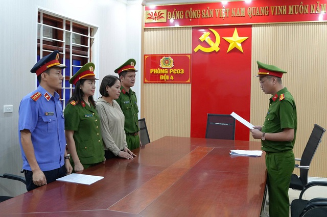 Cận cảnh xưởng sản xuất dầu ăn giả ở Nghệ An: Đã bán 2,7 triệu lít khắp các tỉnh, thu lợi 75 tỷ đồng - Ảnh 2. Cận cảnh xưởng sản xuất dầu ăn giả ở Nghệ An: Đã bán 2,7 triệu lít khắp các tỉnh, thu lợi 75 tỷ đồng - Ảnh 2.