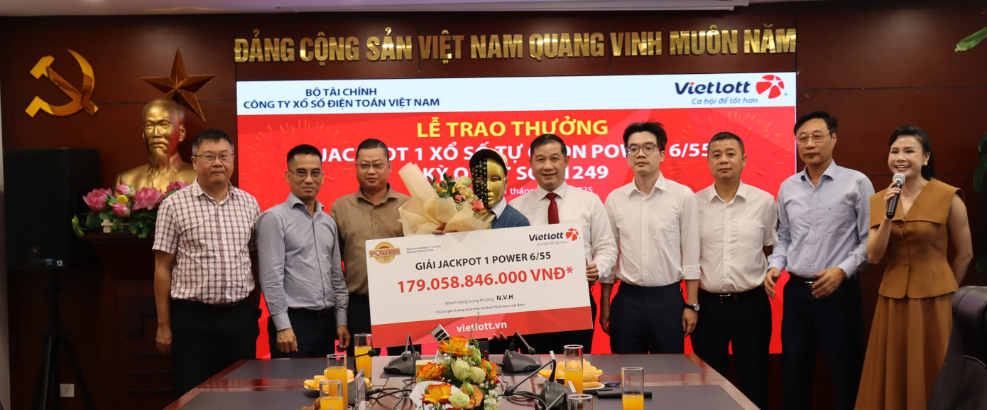 Nam giáo viên trúng Vietlott hơn 179 tỷ đồng - Ảnh 1. Nam giáo viên trúng Vietlott hơn 179 tỷ đồng - Ảnh 1.