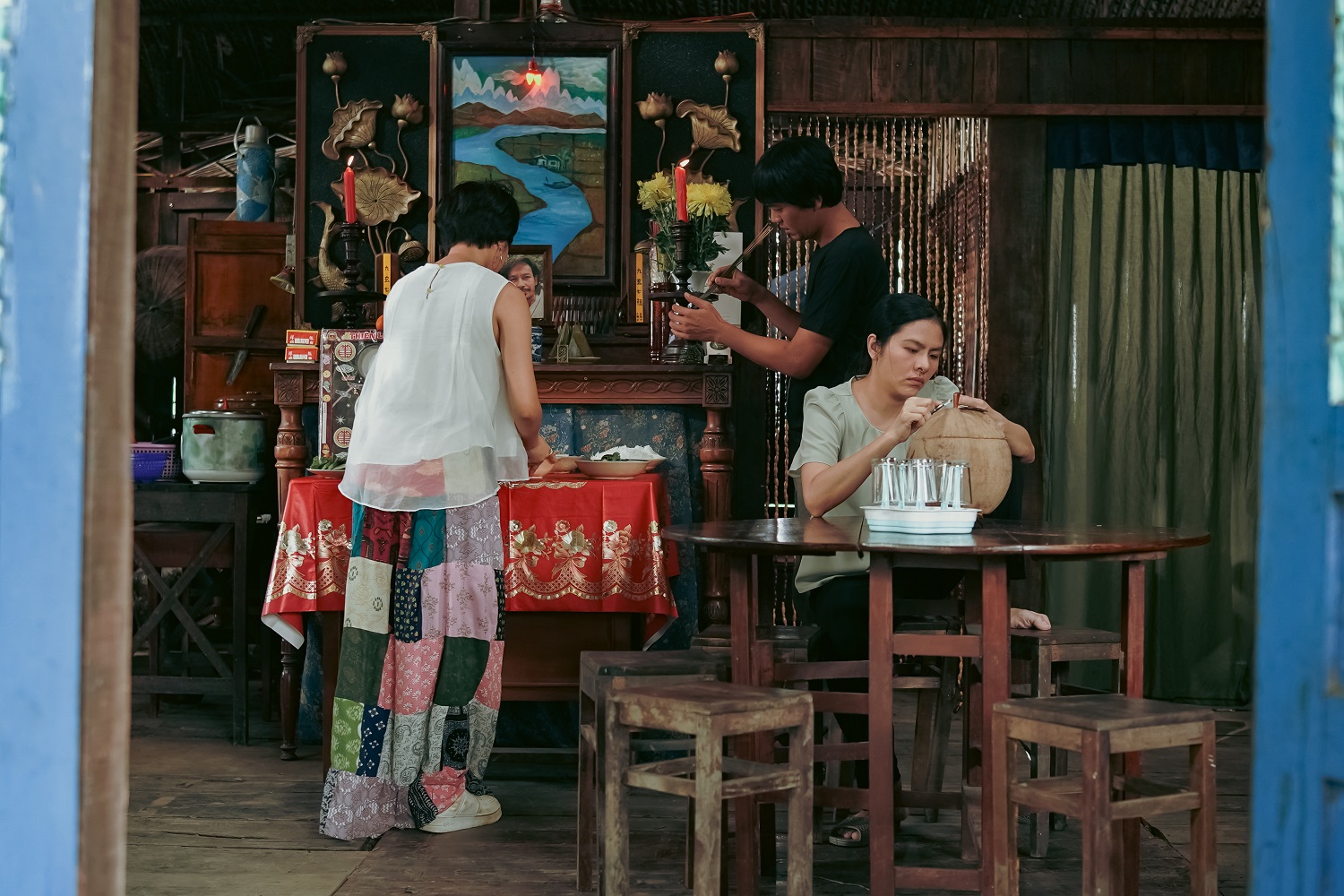 Nữ diễn viên phải giải thích với chồng về cảnh nóng cùng Huỳnh Đông: “Để tối còn được về nhà”- Ảnh 1. Nữ diễn viên phải giải thích với chồng về cảnh nóng cùng Huỳnh Đông: “Để tối còn được về nhà”- Ảnh 1.