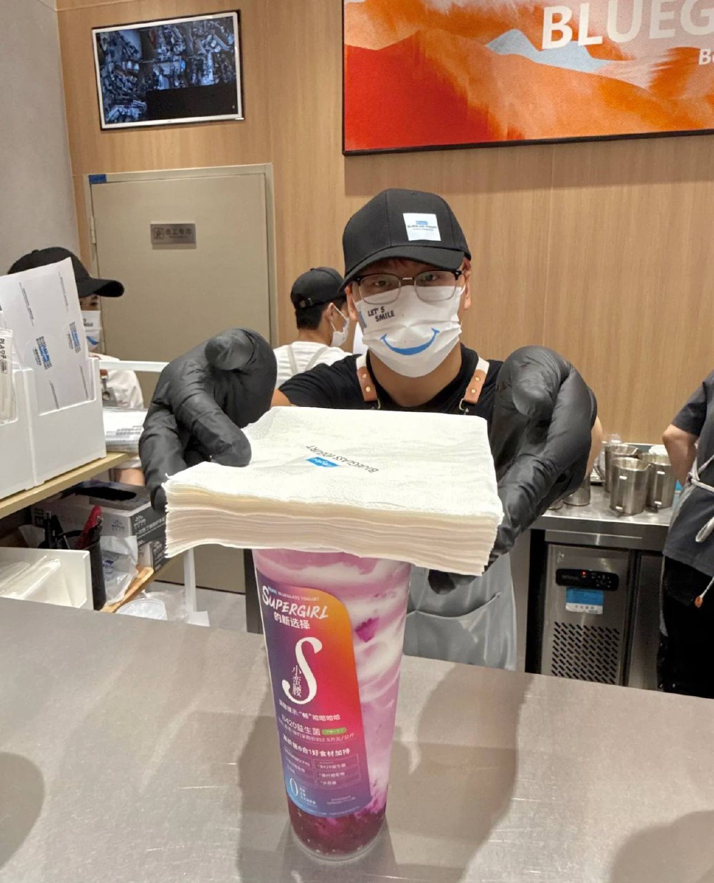 Cận cảnh ly sữa chua có 5000 tỷ lợi khuẩn, ai uống xong cũng phải đi Cận cảnh ly sữa chua có 5000 tỷ lợi khuẩn, ai uống xong cũng phải đi