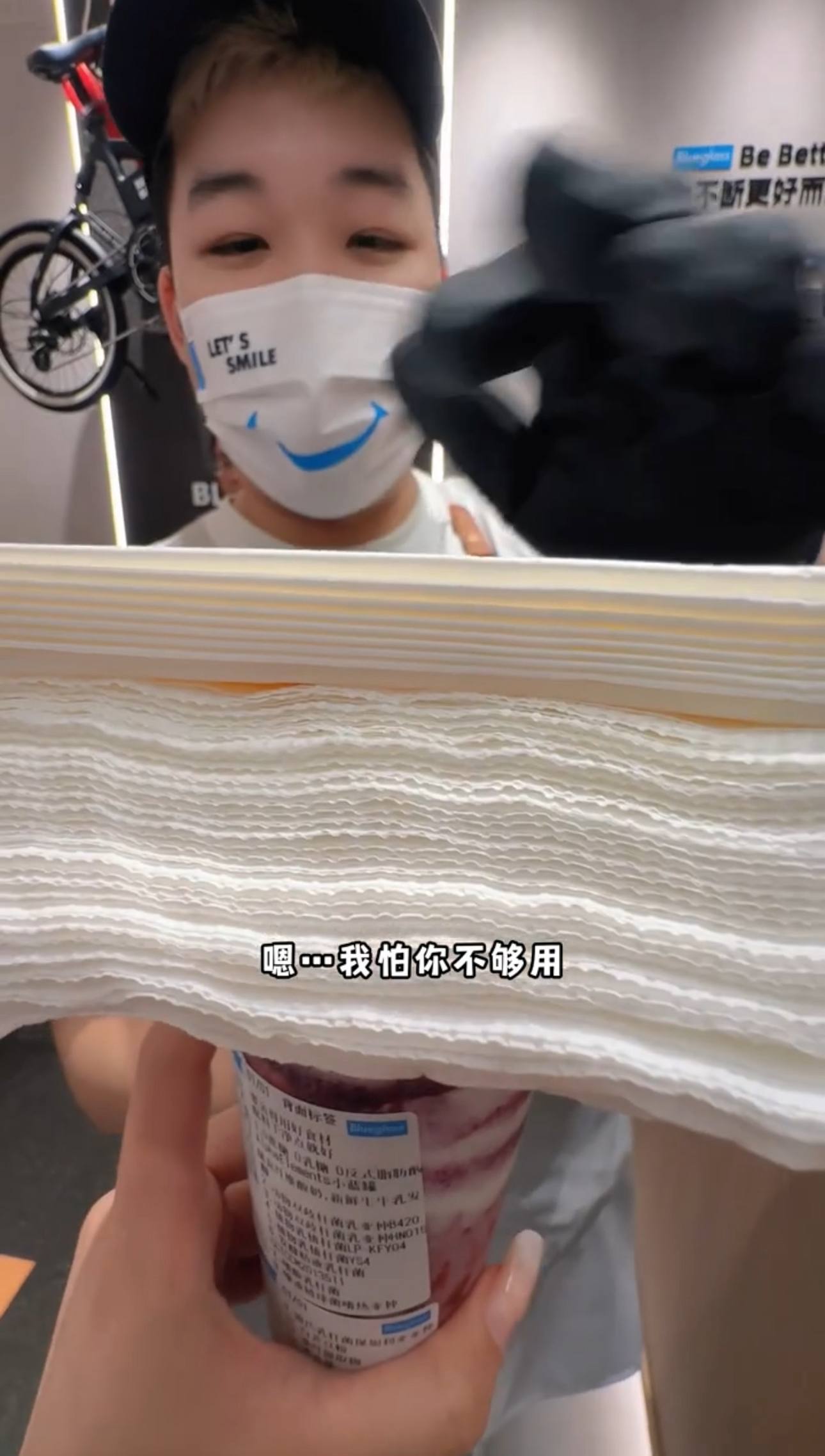 Cận cảnh ly sữa chua có 5000 tỷ lợi khuẩn, ai uống xong cũng phải đi Cận cảnh ly sữa chua có 5000 tỷ lợi khuẩn, ai uống xong cũng phải đi