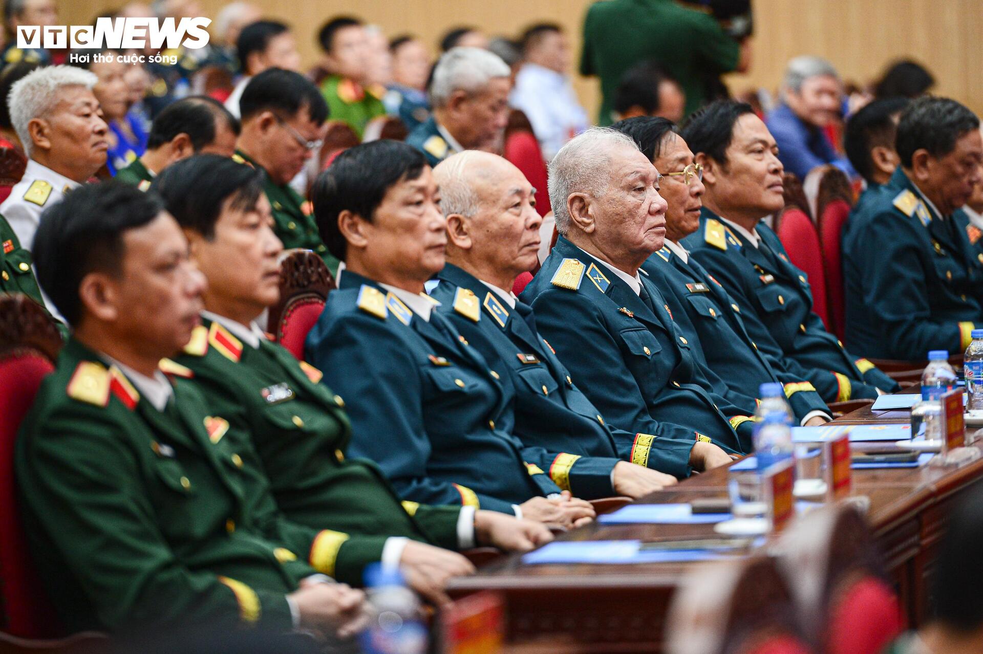Quân chủng Phòng không - Không quân nhận danh hiệu Anh hùng Lực lượng vũ trang Nhân dân- Ảnh 14. Quân chủng Phòng không - Không quân nhận danh hiệu Anh hùng Lực lượng vũ trang Nhân dân- Ảnh 14.