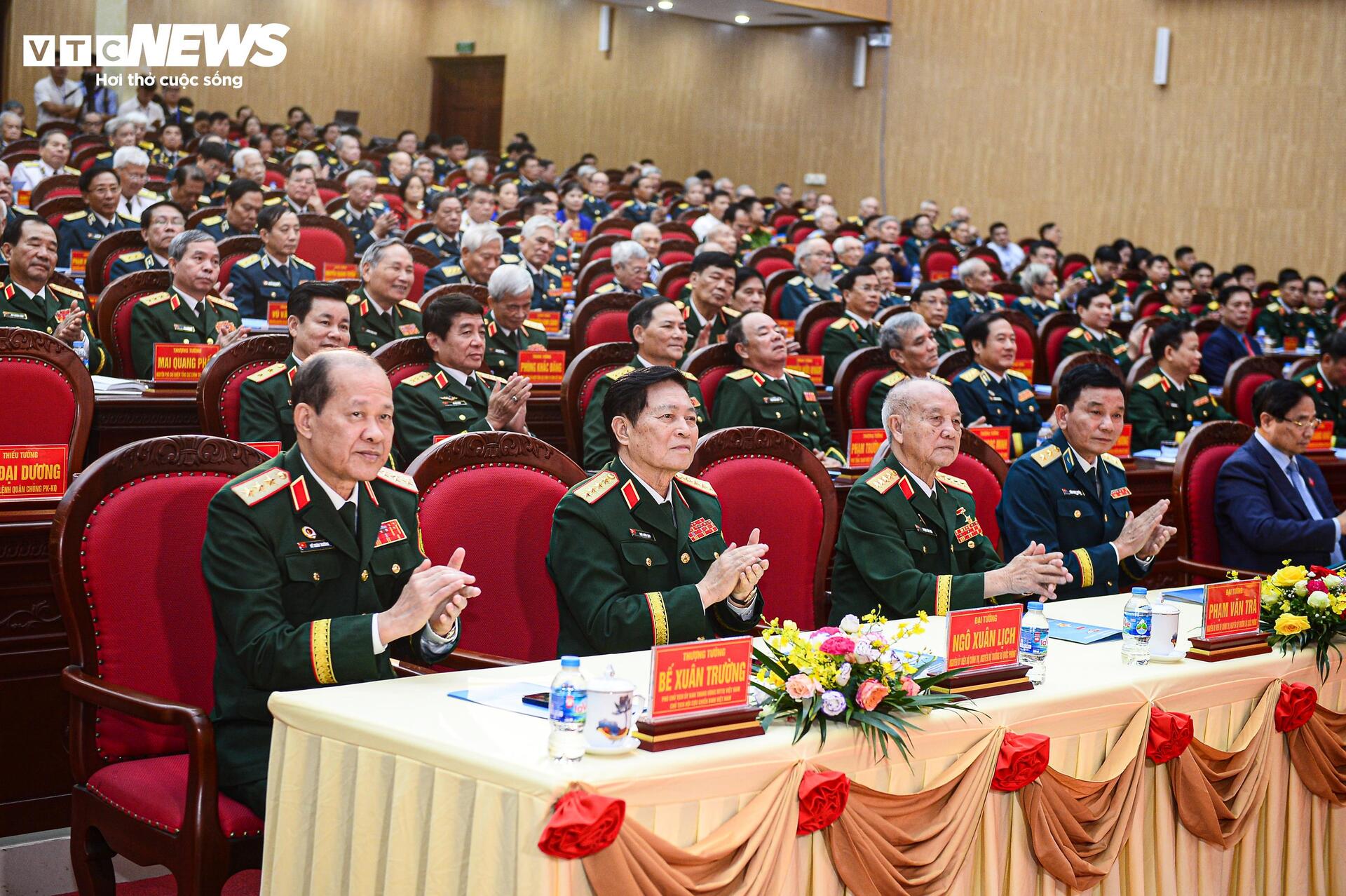 Quân chủng Phòng không - Không quân nhận danh hiệu Anh hùng Lực lượng vũ trang Nhân dân- Ảnh 2. Quân chủng Phòng không - Không quân nhận danh hiệu Anh hùng Lực lượng vũ trang Nhân dân- Ảnh 2.