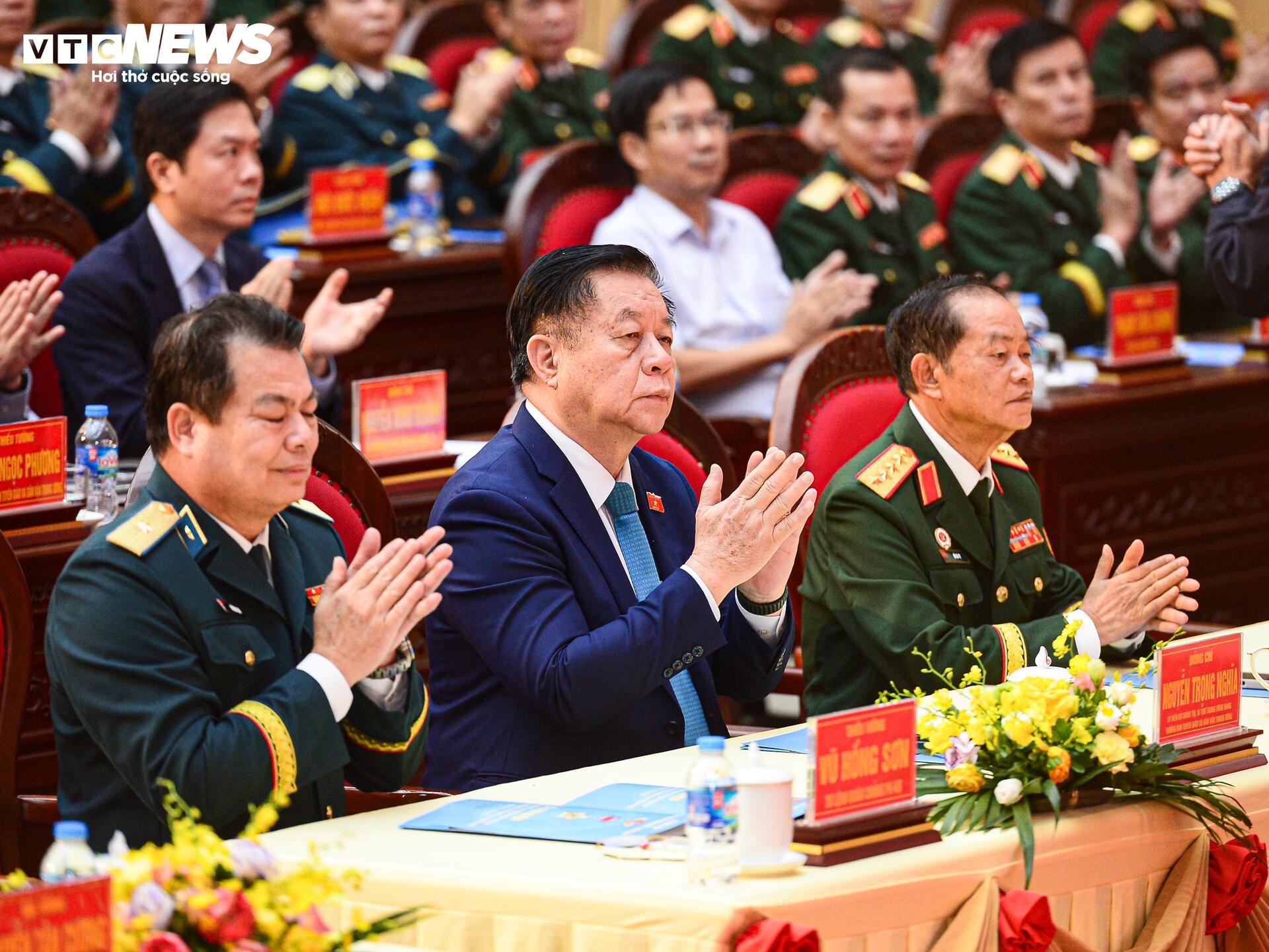 Quân chủng Phòng không - Không quân nhận danh hiệu Anh hùng Lực lượng vũ trang Nhân dân- Ảnh 3. Quân chủng Phòng không - Không quân nhận danh hiệu Anh hùng Lực lượng vũ trang Nhân dân- Ảnh 3.