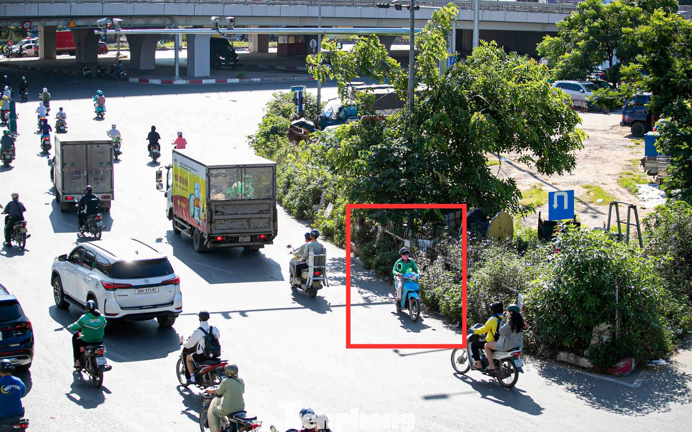 ‘Mắt thần' AI giăng khắp đường phố Hà Nội, người đi xe máy vẫn vô tư vượt đèn đỏ- Ảnh 5.