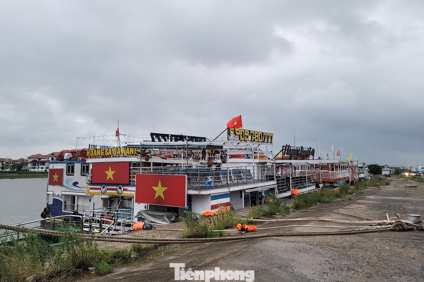 Nước sông Hàn dâng cao, du thuyền tiền tỷ kéo nhau đi 'núp' bão sớm- Ảnh 16. Nước sông Hàn dâng cao, du thuyền tiền tỷ kéo nhau đi 'núp' bão sớm- Ảnh 16.