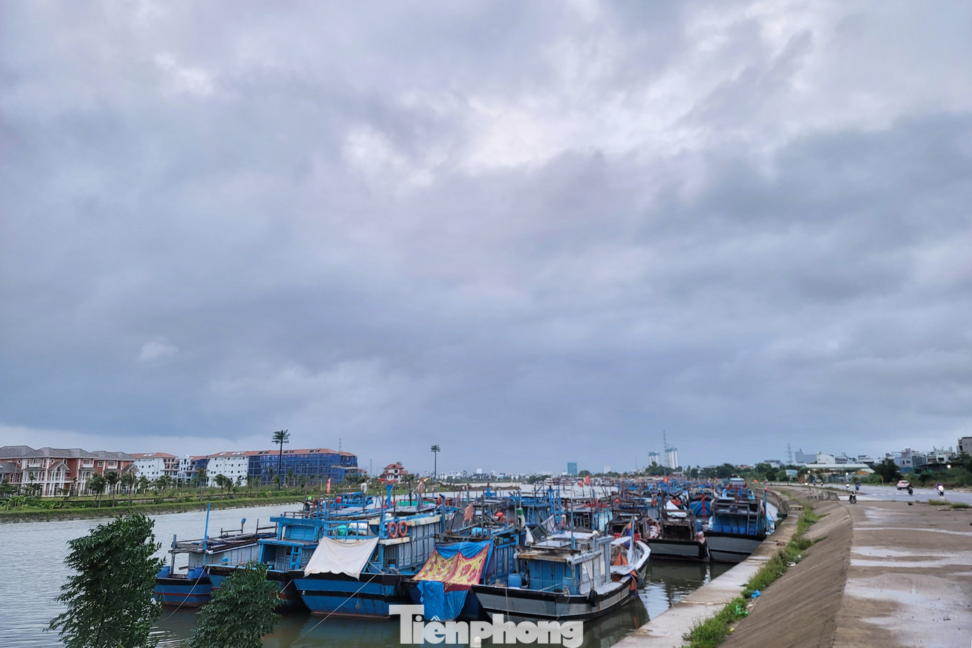 Nước sông Hàn dâng cao, du thuyền tiền tỷ kéo nhau đi 'núp' bão sớm- Ảnh 11. Nước sông Hàn dâng cao, du thuyền tiền tỷ kéo nhau đi 'núp' bão sớm- Ảnh 11.