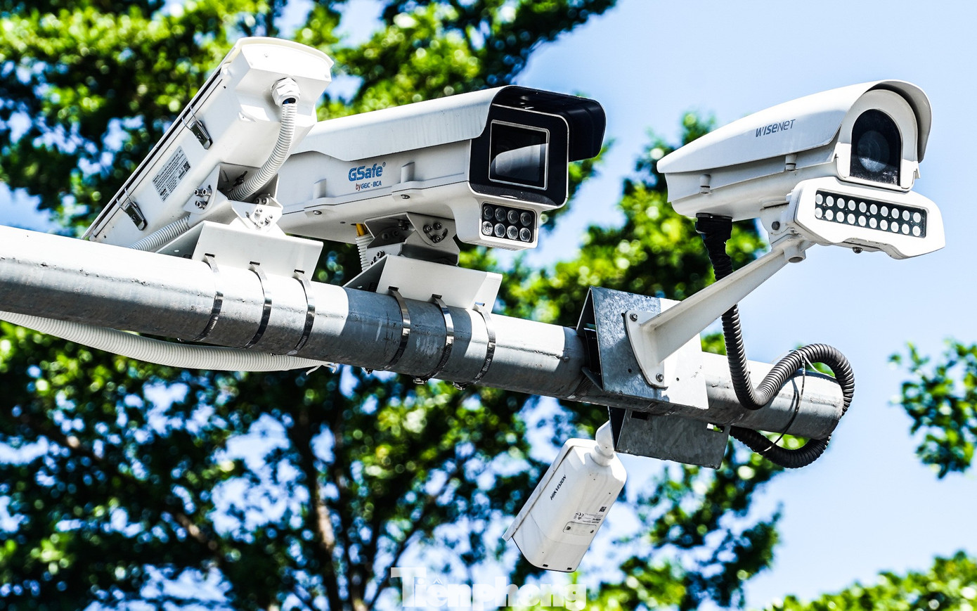 ‘Mắt thần' AI giăng khắp đường phố Hà Nội, người đi xe máy vẫn vô tư vượt đèn đỏ- Ảnh 7.