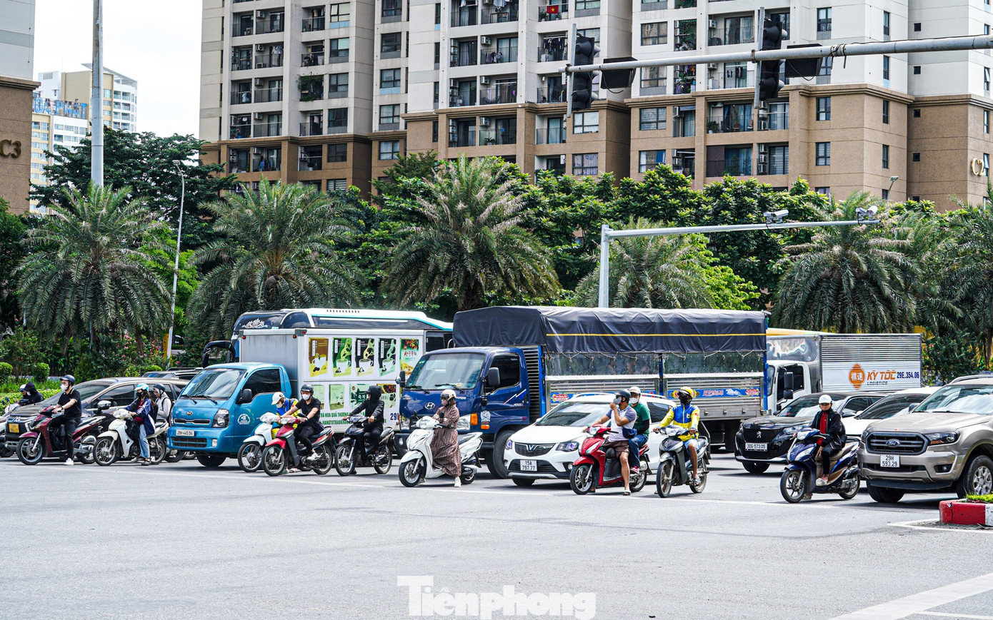 ‘Mắt thần' AI giăng khắp đường phố Hà Nội, người đi xe máy vẫn vô tư vượt đèn đỏ- Ảnh 15.