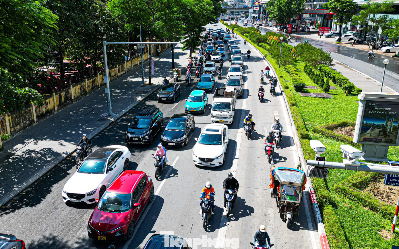 ‘Mắt thần' AI giăng khắp đường phố Hà Nội, người đi xe máy vẫn vô tư vượt đèn đỏ- Ảnh 11.