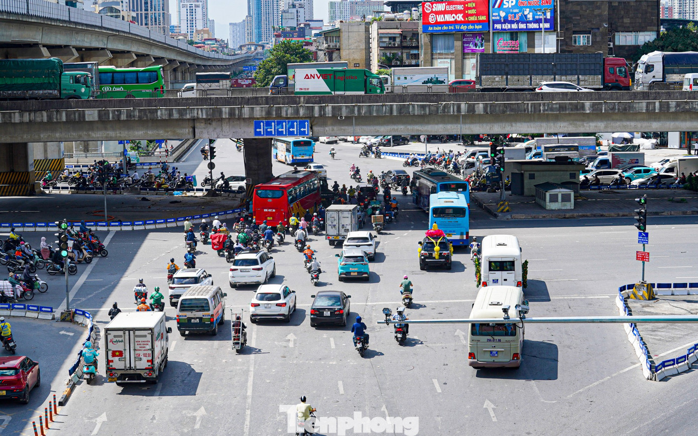 ‘Mắt thần' AI giăng khắp đường phố Hà Nội, người đi xe máy vẫn vô tư vượt đèn đỏ- Ảnh 13.