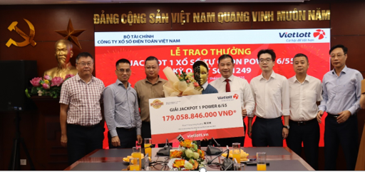 Một giáo viên tại Đà Nẵng trúng thưởng vé số Vietlott hơn 179 tỉ đồng- Ảnh 1.