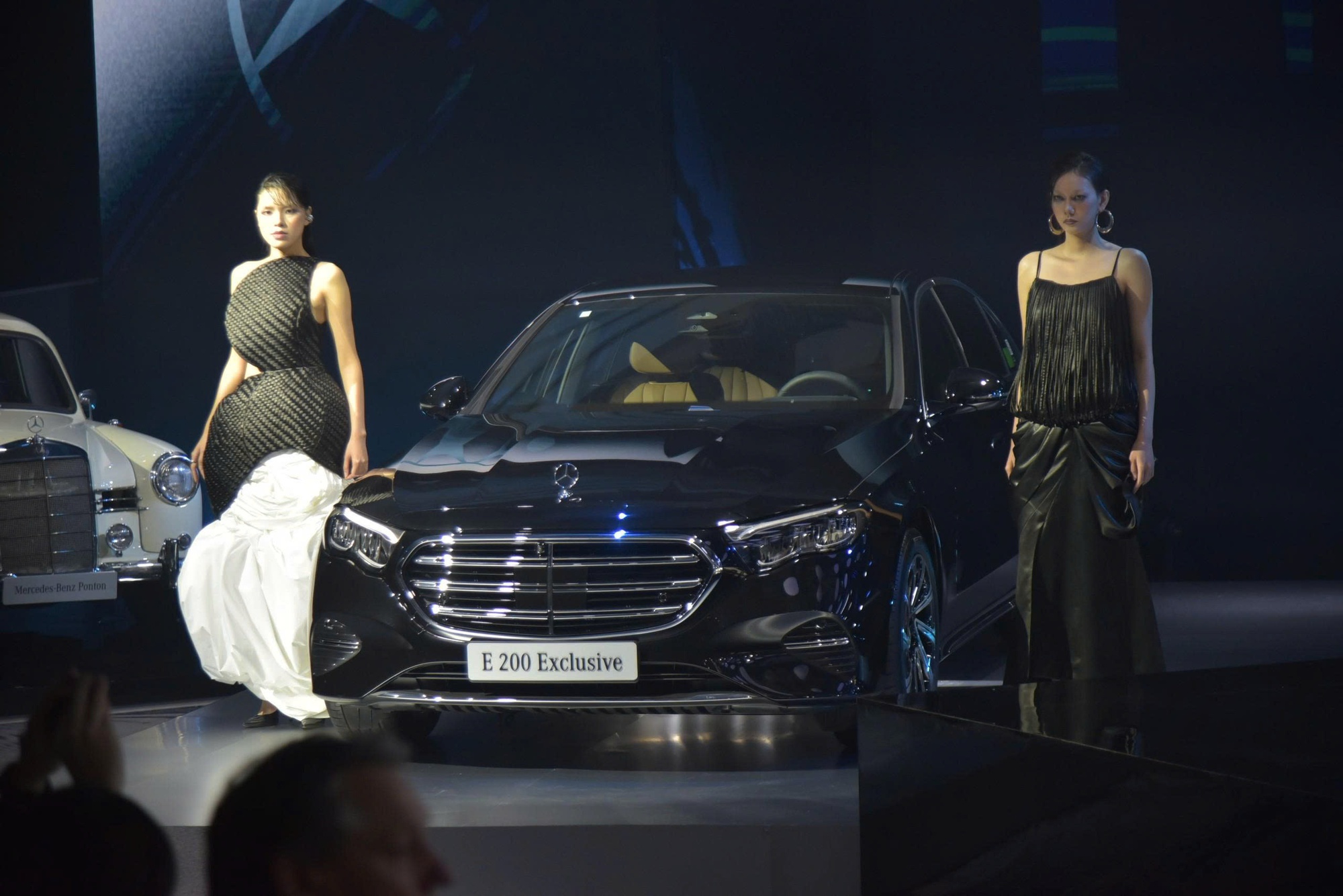 Mercedes-Benz E-Class th&ecirc;m m&agrave;n h&igrave;nh ghế phụ: Chuy&ecirc;n gia n&oacute;i dễ mất tập trung, chủ xe khen v&igrave; phục vụ gia đ&igrave;nh- Ảnh 23.