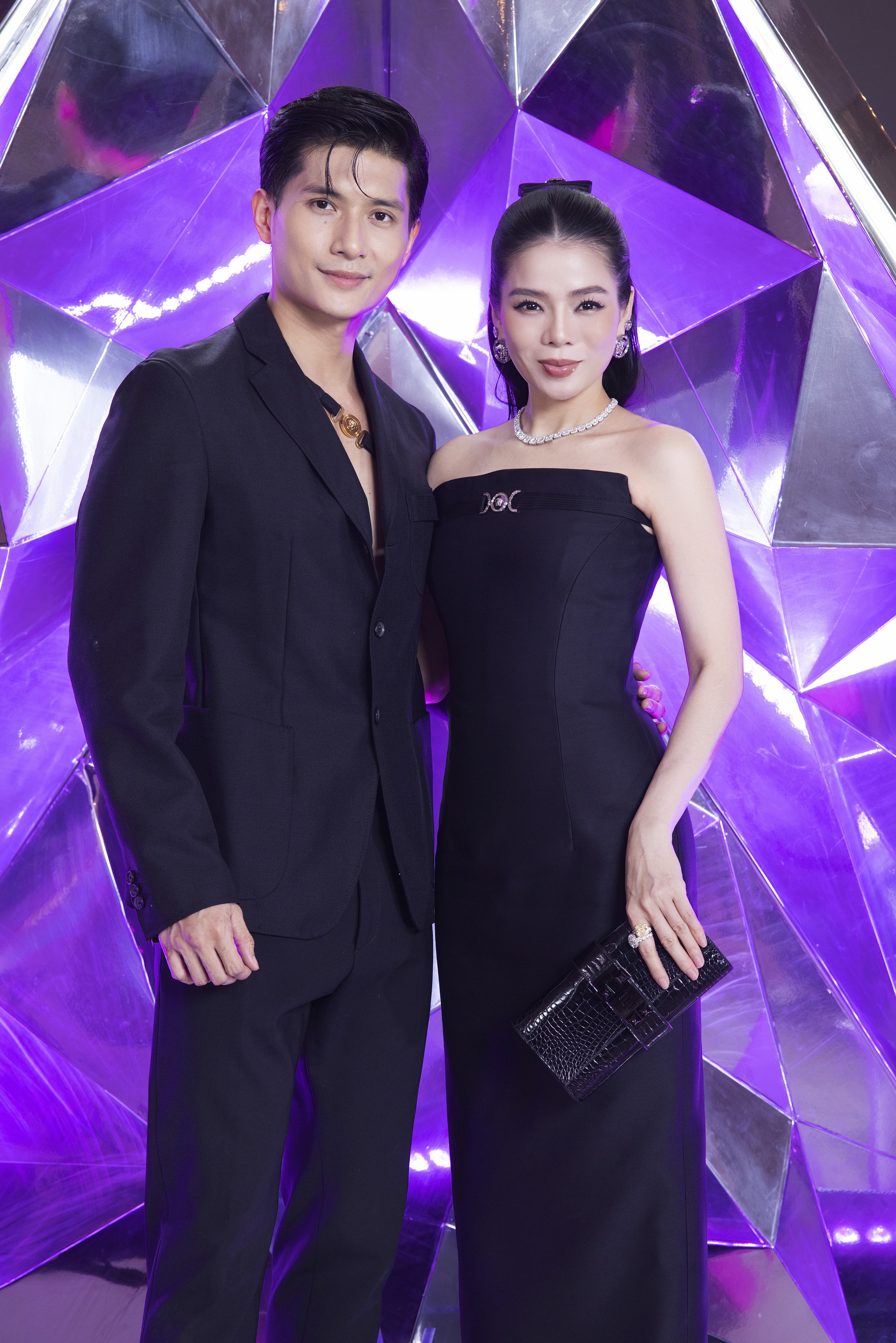 Nhã Phương bầu 5 tháng vẫn quyến rũ với đầm bó sát- Ảnh 5. Nhã Phương bầu 5 tháng vẫn quyến rũ với đầm bó sát- Ảnh 5.