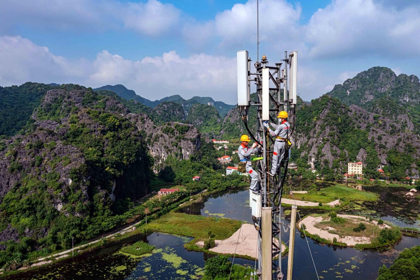 Bên trong các 'pháo đài công nghệ': Nơi sức mạnh kinh tế từ Viettel Telecom chuyển hóa thành năng lực phòng thủ cho Tổ quốc- Ảnh 2. Bên trong các 'pháo đài công nghệ': Nơi sức mạnh kinh tế từ Viettel Telecom chuyển hóa thành năng lực phòng thủ cho Tổ quốc- Ảnh 2.