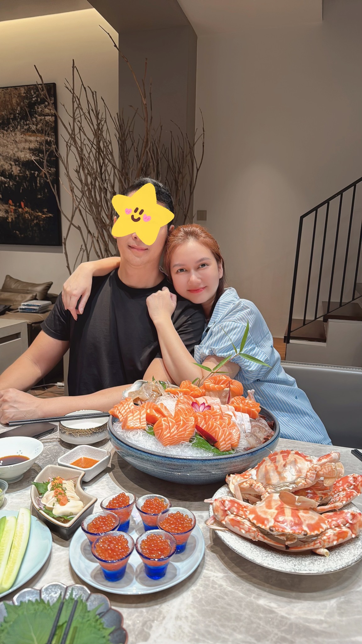 "Mỹ nhân phim giờ vàng VFC" bầu lần 3 với chồng doanh nhân bí ẩn hơn 11 tuổi?- Ảnh 4. "Mỹ nhân phim giờ vàng VFC" bầu lần 3 với chồng doanh nhân bí ẩn hơn 11 tuổi?- Ảnh 4.