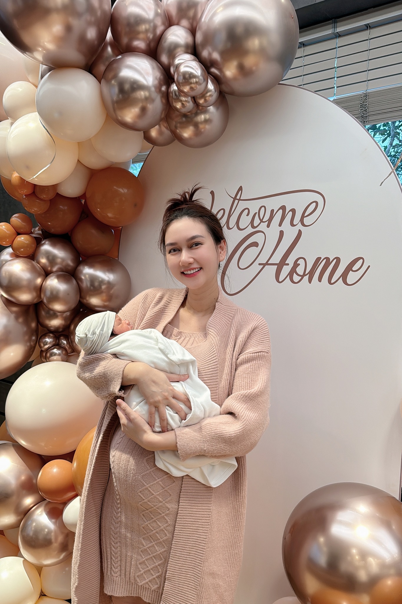"Mỹ nhân phim giờ vàng VFC" bầu lần 3 với chồng doanh nhân bí ẩn hơn 11 tuổi?- Ảnh 2. "Mỹ nhân phim giờ vàng VFC" bầu lần 3 với chồng doanh nhân bí ẩn hơn 11 tuổi?- Ảnh 2.