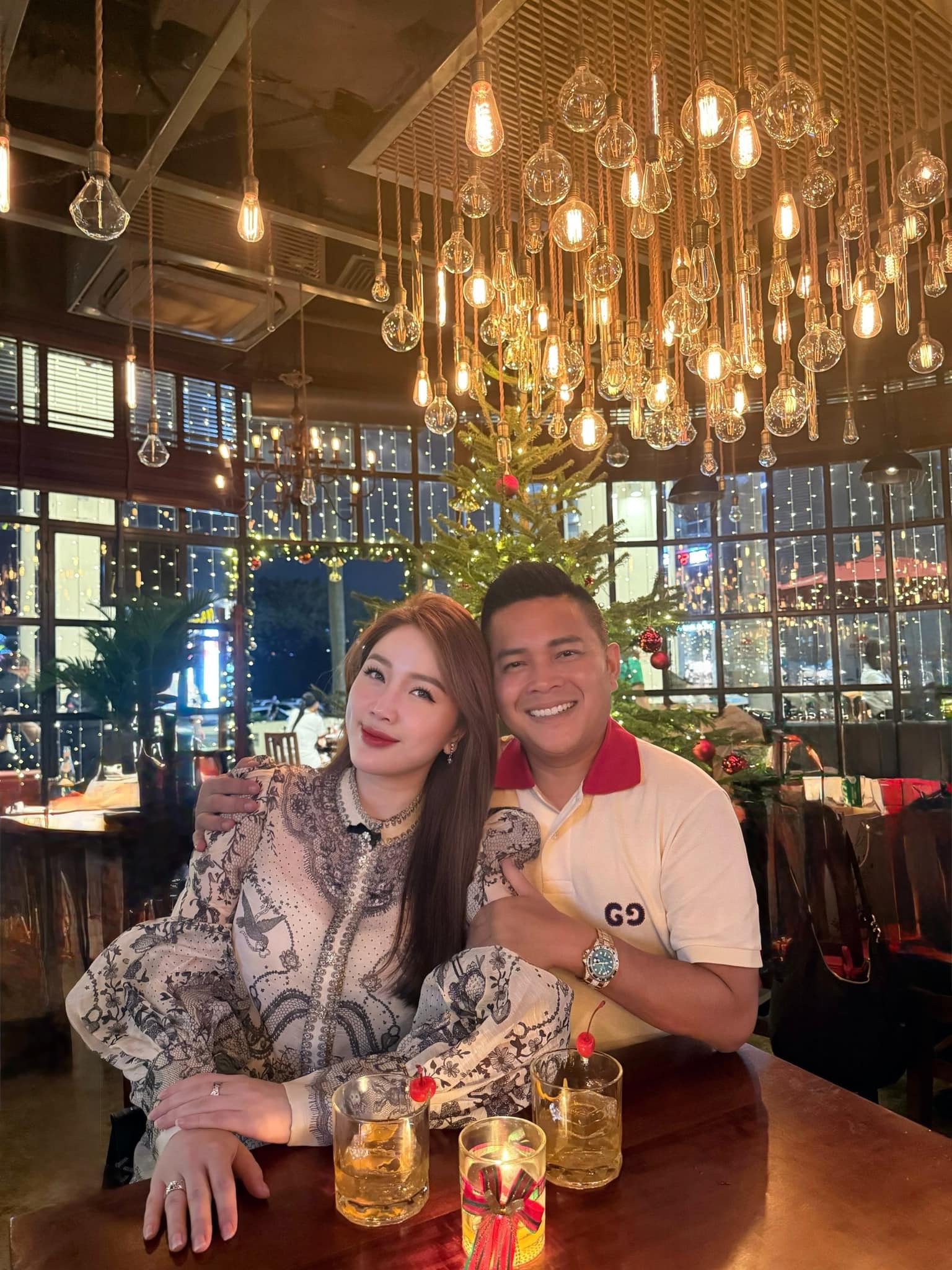 "Công chúa Vpop" lấy doanh nhân quê Hà Tĩnh, sống giàu sang trong biệt thự 2 mặt tiền ở TP.HCM- Ảnh 2. "Công chúa Vpop" lấy doanh nhân quê Hà Tĩnh, sống giàu sang trong biệt thự 2 mặt tiền ở TP.HCM- Ảnh 2.