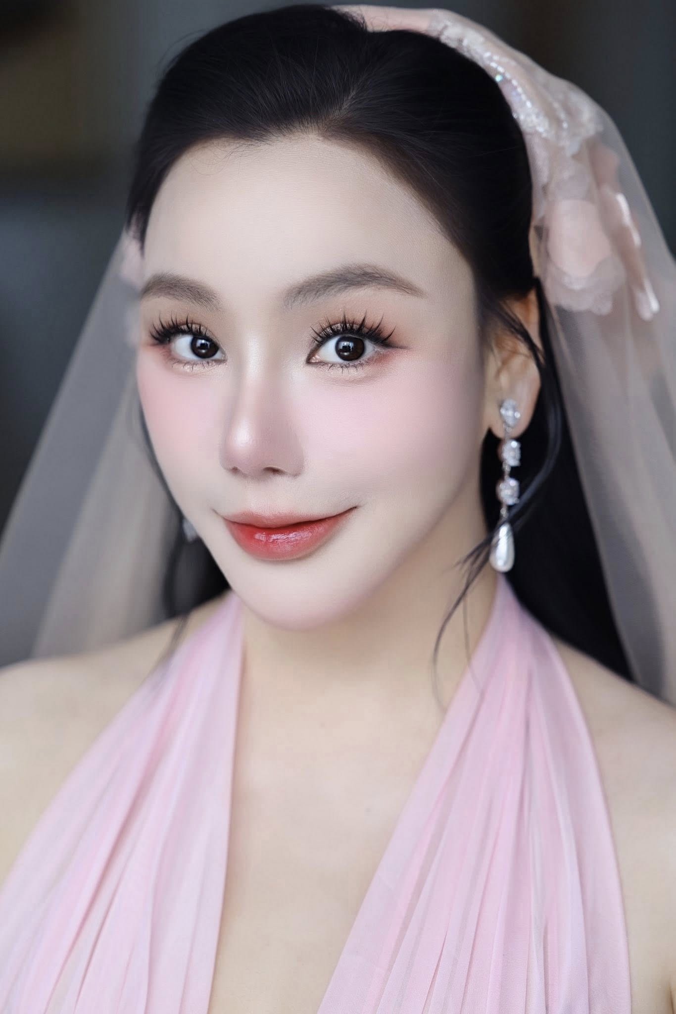 Ngoại hình nữ ca sĩ ở biệt thự 600m2, sở hữu nhà từ Nam ra Bắc, 45 tuổi kết hôn, lần đầu công khai có con- Ảnh 5.