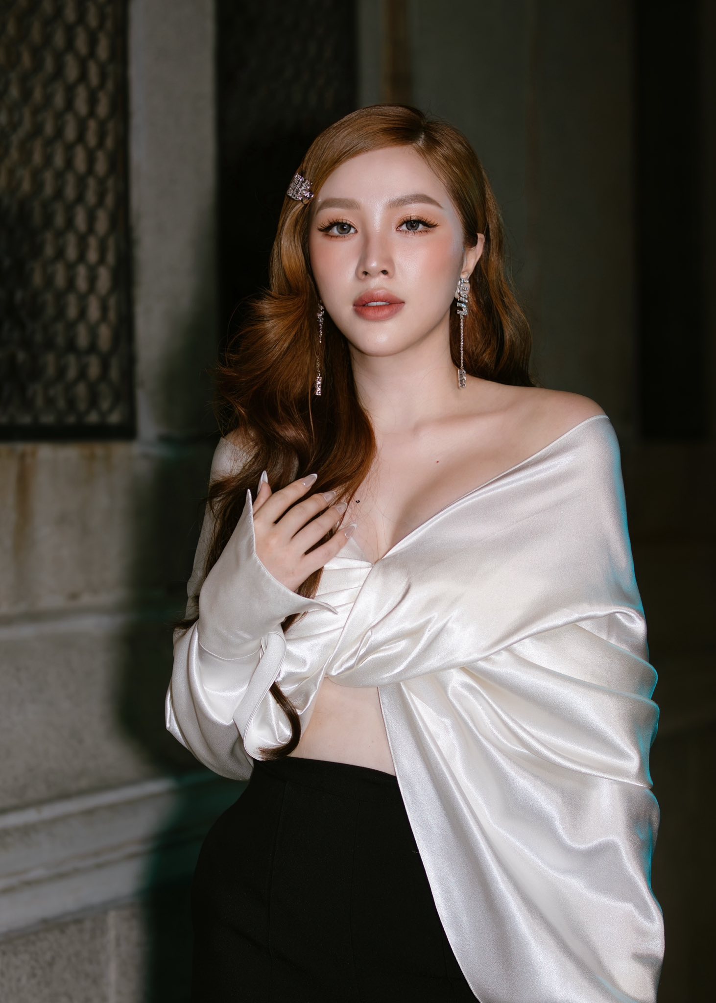 "Công chúa Vpop" lấy doanh nhân quê Hà Tĩnh, sống giàu sang trong biệt thự 2 mặt tiền ở TP.HCM- Ảnh 1. "Công chúa Vpop" lấy doanh nhân quê Hà Tĩnh, sống giàu sang trong biệt thự 2 mặt tiền ở TP.HCM- Ảnh 1.