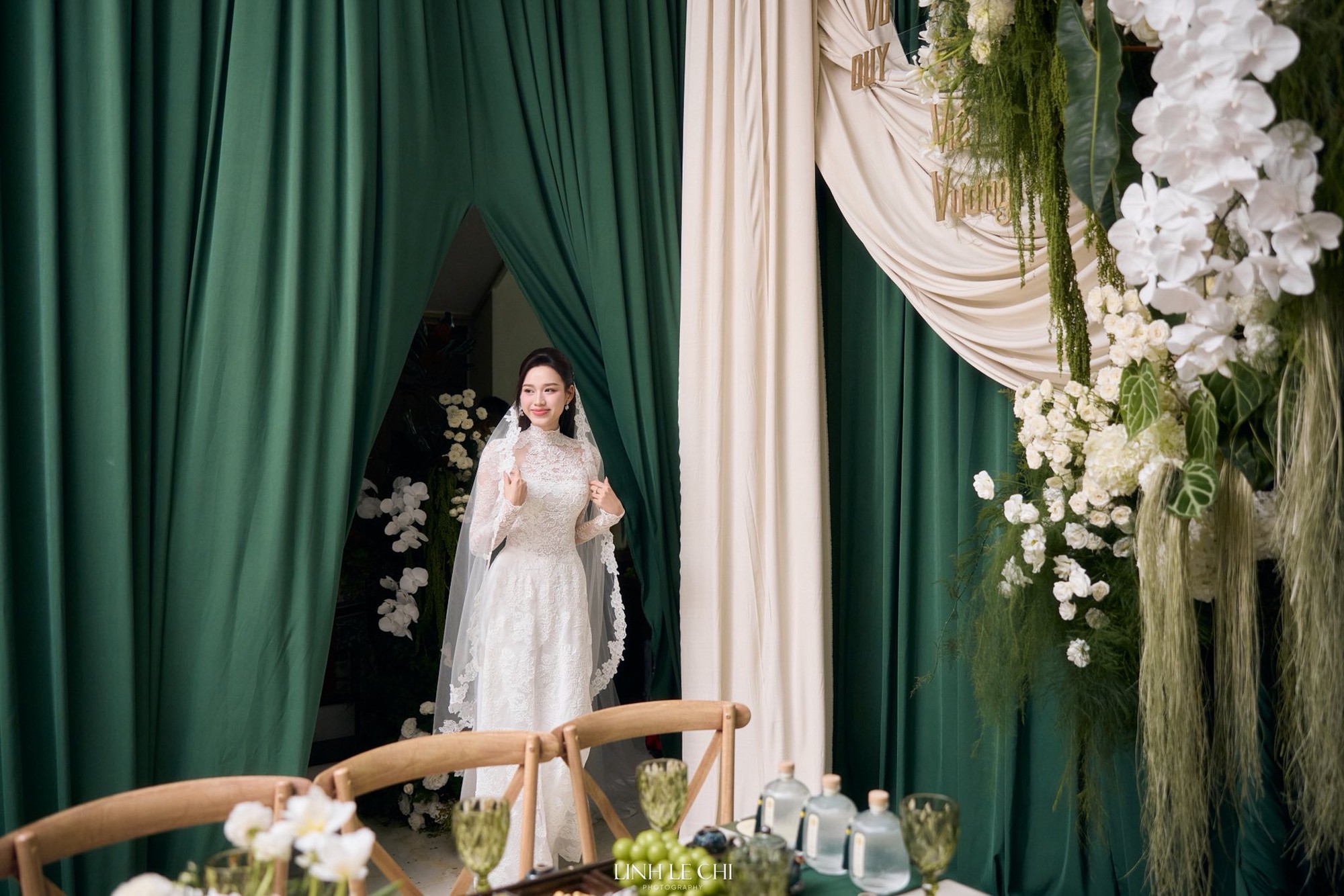 Lễ đón dâu Đỗ Hà và thiếu gia tập đoàn Sơn Hải: Cô dâu chú rể quá đẹp đôi, thái độ mẹ chồng gây chú ý- Ảnh 1. Lễ đón dâu Đỗ Hà và thiếu gia tập đoàn Sơn Hải: Cô dâu chú rể quá đẹp đôi, thái độ mẹ chồng gây chú ý- Ảnh 1.