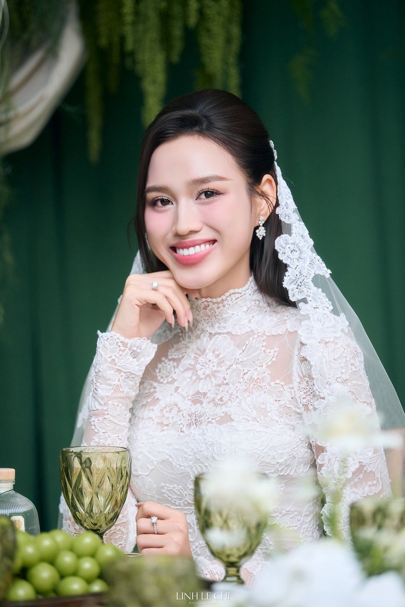 Lễ đón dâu Đỗ Hà và thiếu gia tập đoàn Sơn Hải: Cô dâu chú rể quá đẹp đôi, thái độ mẹ chồng gây chú ý- Ảnh 3. Lễ đón dâu Đỗ Hà và thiếu gia tập đoàn Sơn Hải: Cô dâu chú rể quá đẹp đôi, thái độ mẹ chồng gây chú ý- Ảnh 3.