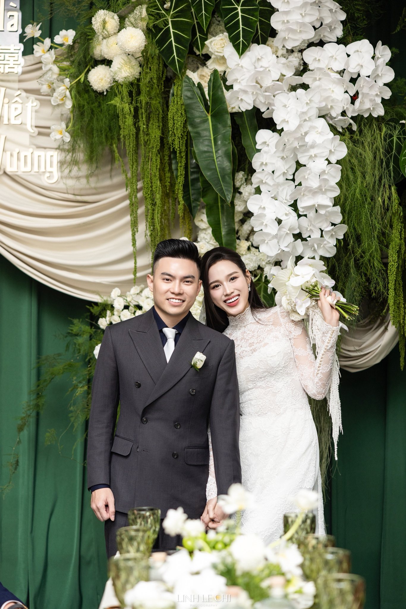 Chủ tịch tập đoàn Sơn Hải xin phép được đón con dâu, chồng Đỗ Hà đứng sau có biểu cảm thế này- Ảnh 5. Chủ tịch tập đoàn Sơn Hải xin phép được đón con dâu, chồng Đỗ Hà đứng sau có biểu cảm thế này- Ảnh 5.