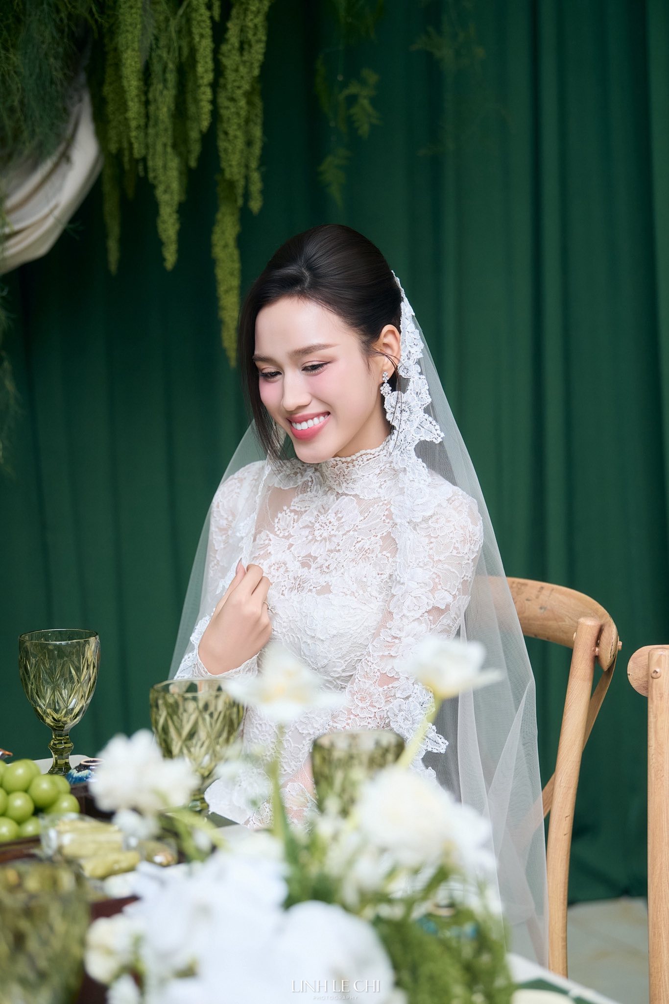 Lễ đón dâu Đỗ Hà và thiếu gia tập đoàn Sơn Hải: Cô dâu chú rể quá đẹp đôi, thái độ mẹ chồng gây chú ý- Ảnh 4. Lễ đón dâu Đỗ Hà và thiếu gia tập đoàn Sơn Hải: Cô dâu chú rể quá đẹp đôi, thái độ mẹ chồng gây chú ý- Ảnh 4.