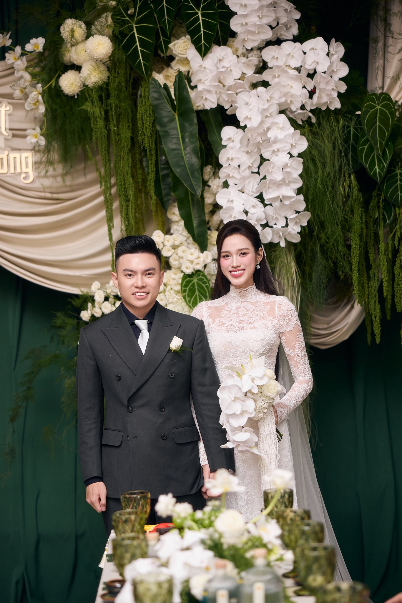 Lễ đón dâu Đỗ Hà và thiếu gia tập đoàn Sơn Hải: Cô dâu chú rể quá đẹp đôi, thái độ mẹ chồng gây chú ý- Ảnh 7. Lễ đón dâu Đỗ Hà và thiếu gia tập đoàn Sơn Hải: Cô dâu chú rể quá đẹp đôi, thái độ mẹ chồng gây chú ý- Ảnh 7.