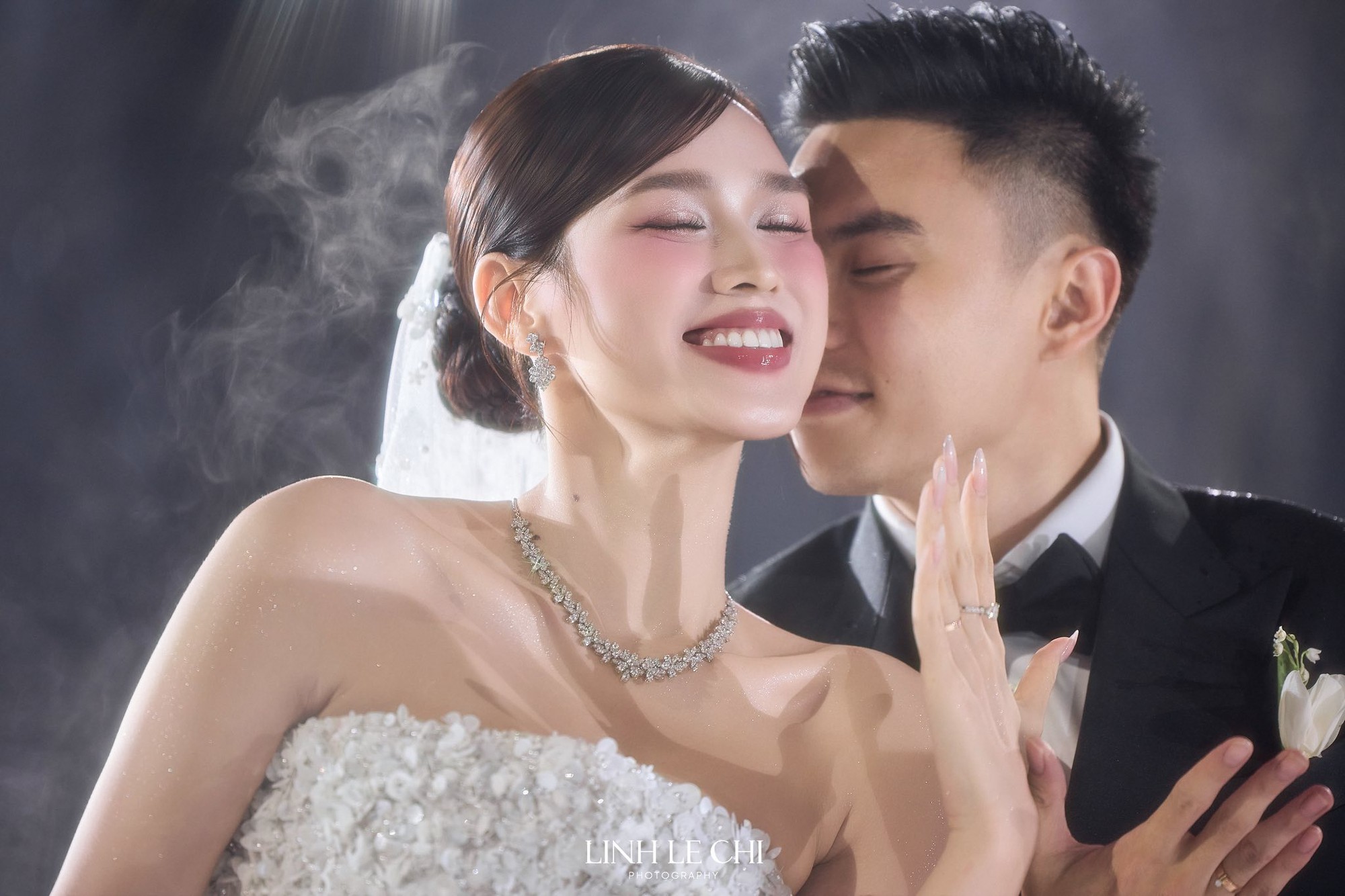 Toàn cảnh đám cưới Đỗ Hà tại Quảng Trị: Cô dâu đẹp 100 điểm, doanh nhân Viết Vương dặn dò vợ 1 chuyện!- Ảnh 14.