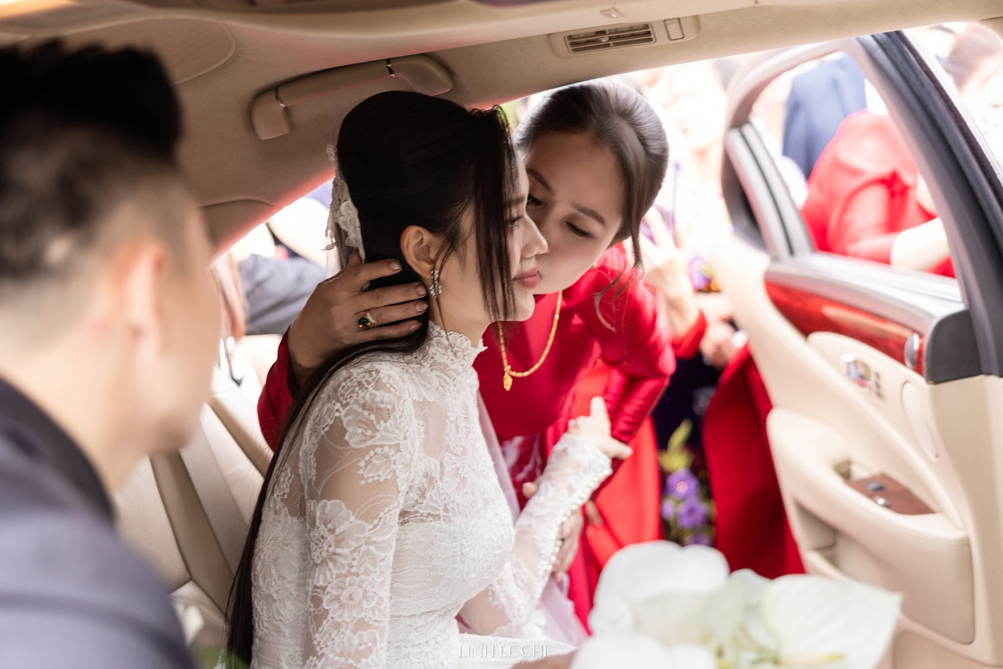 Lễ đón dâu Đỗ Hà và thiếu gia tập đoàn Sơn Hải: Cô dâu chú rể quá đẹp đôi, thái độ mẹ chồng gây chú ý- Ảnh 14. Lễ đón dâu Đỗ Hà và thiếu gia tập đoàn Sơn Hải: Cô dâu chú rể quá đẹp đôi, thái độ mẹ chồng gây chú ý- Ảnh 14.