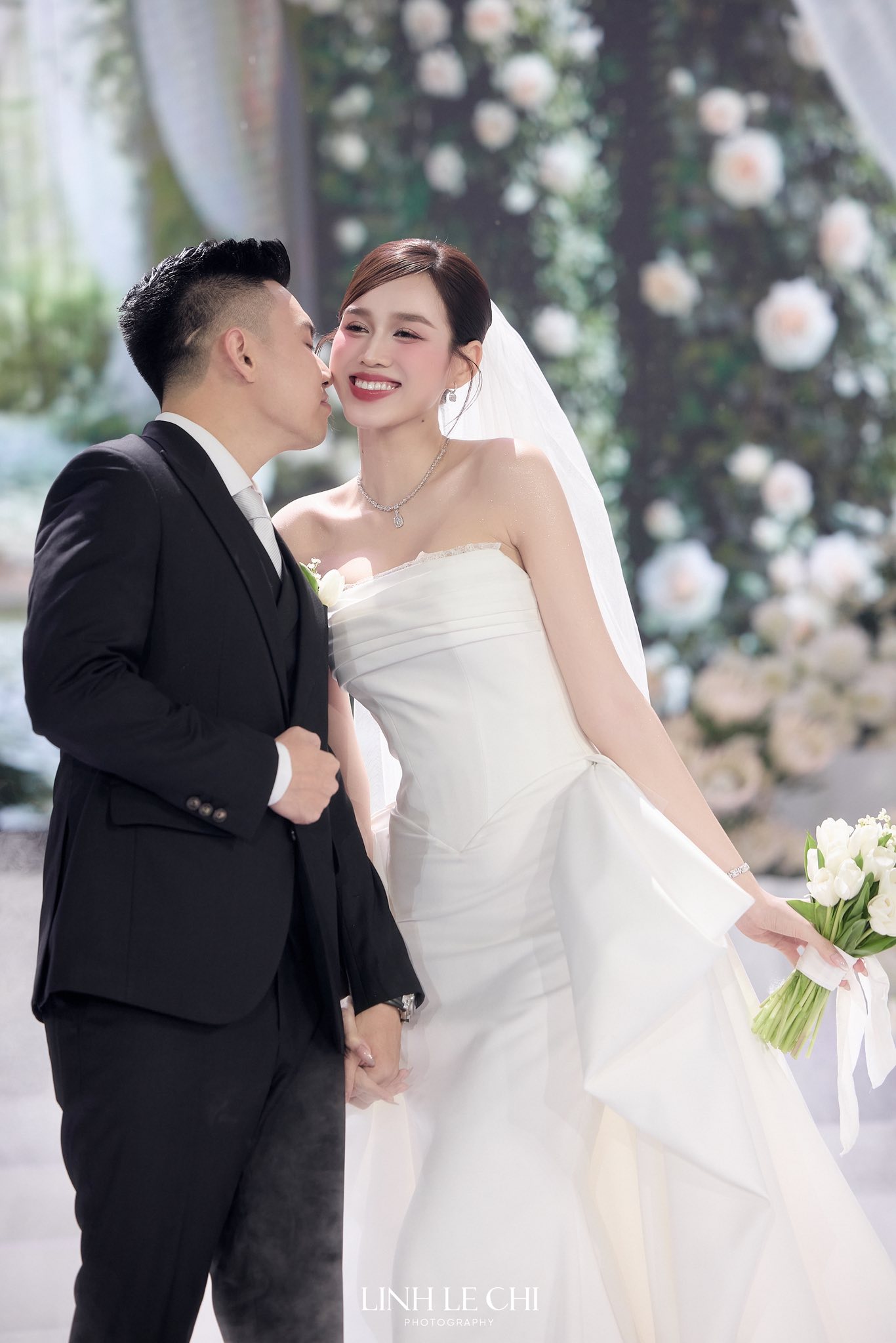 Toàn cảnh đám cưới Đỗ Hà tại Quảng Trị: Cô dâu đẹp 100 điểm, doanh nhân Viết Vương dặn dò vợ 1 chuyện!- Ảnh 29.
