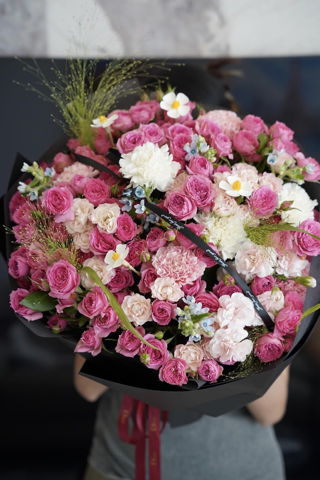 Bó hoa 1,2 triệu khổ nhất lúc này: Bạn trai đặt, bạn gái đòi trả, chủ tiệm mất ngủ lên mạng xin ý kiến- Ảnh 2.