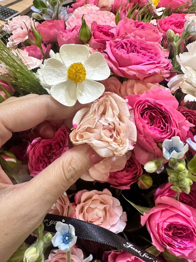 Bó hoa 1,2 triệu khổ nhất lúc này: Bạn trai đặt, bạn gái đòi trả, chủ tiệm mất ngủ lên mạng xin ý kiến- Ảnh 4.