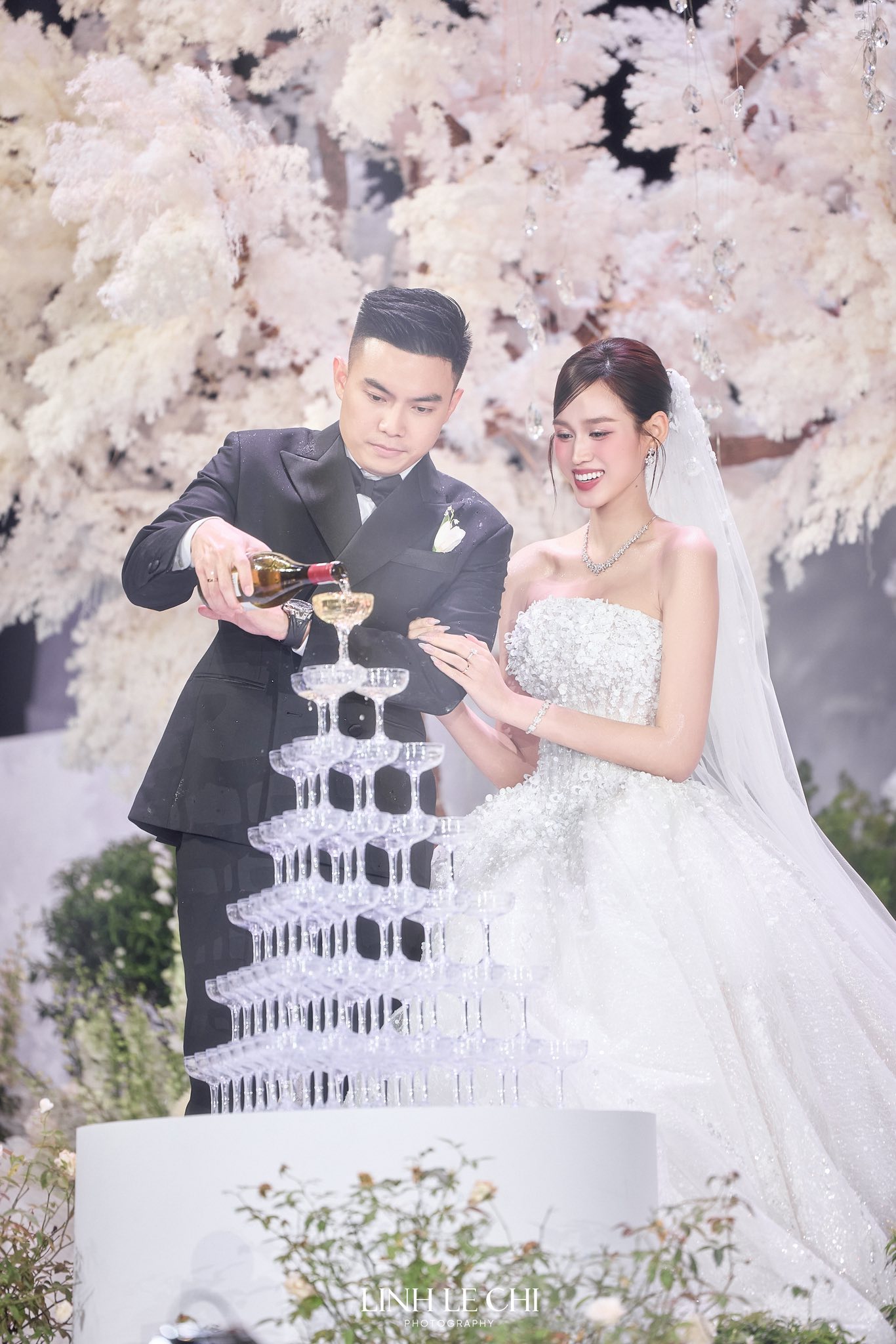 Toàn cảnh đám cưới Đỗ Hà tại Quảng Trị: Cô dâu đẹp 100 điểm, doanh nhân Viết Vương dặn dò vợ 1 chuyện!- Ảnh 16.