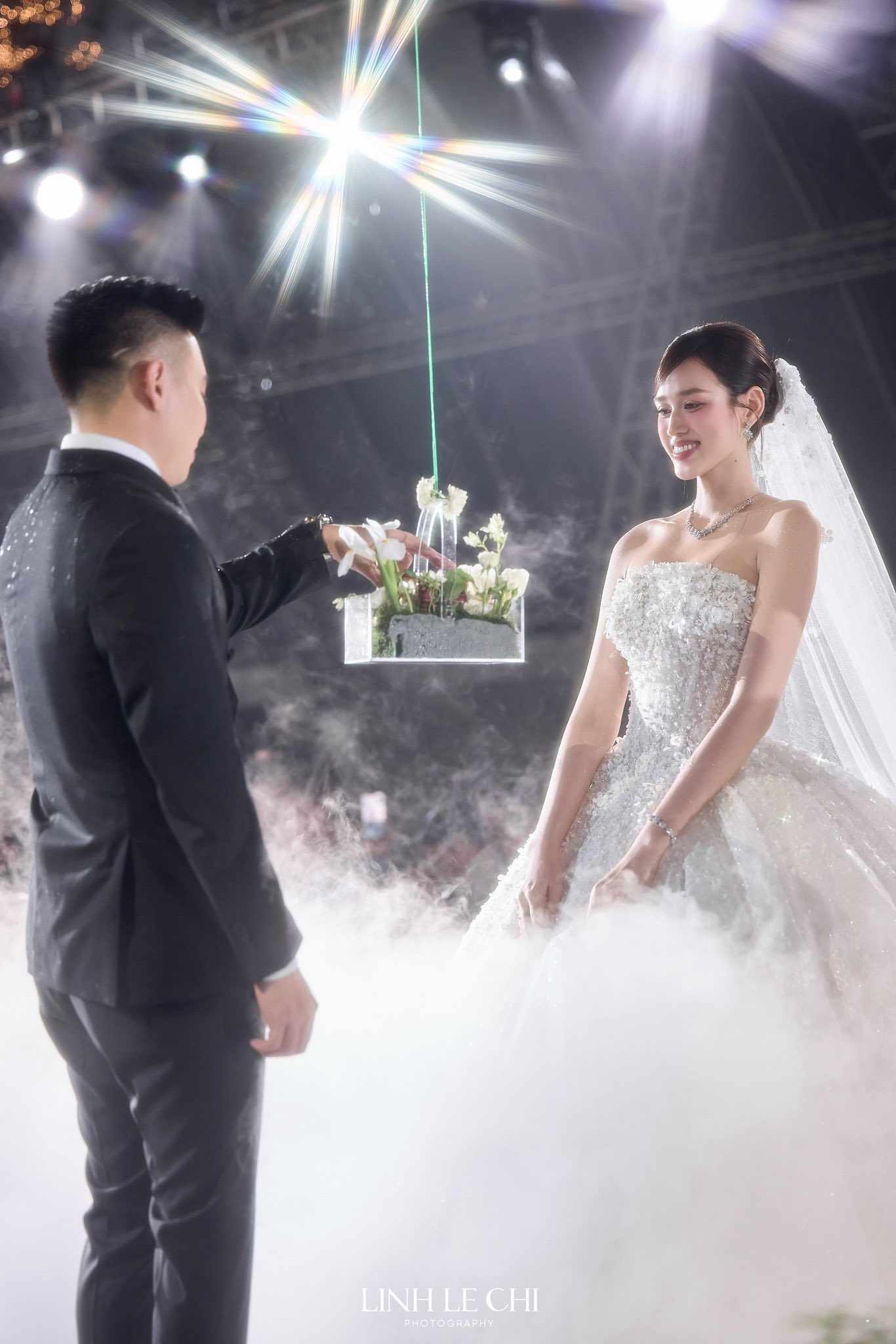Toàn cảnh đám cưới Đỗ Hà tại Quảng Trị: Cô dâu đẹp 100 điểm, doanh nhân Viết Vương dặn dò vợ 1 chuyện!- Ảnh 11.