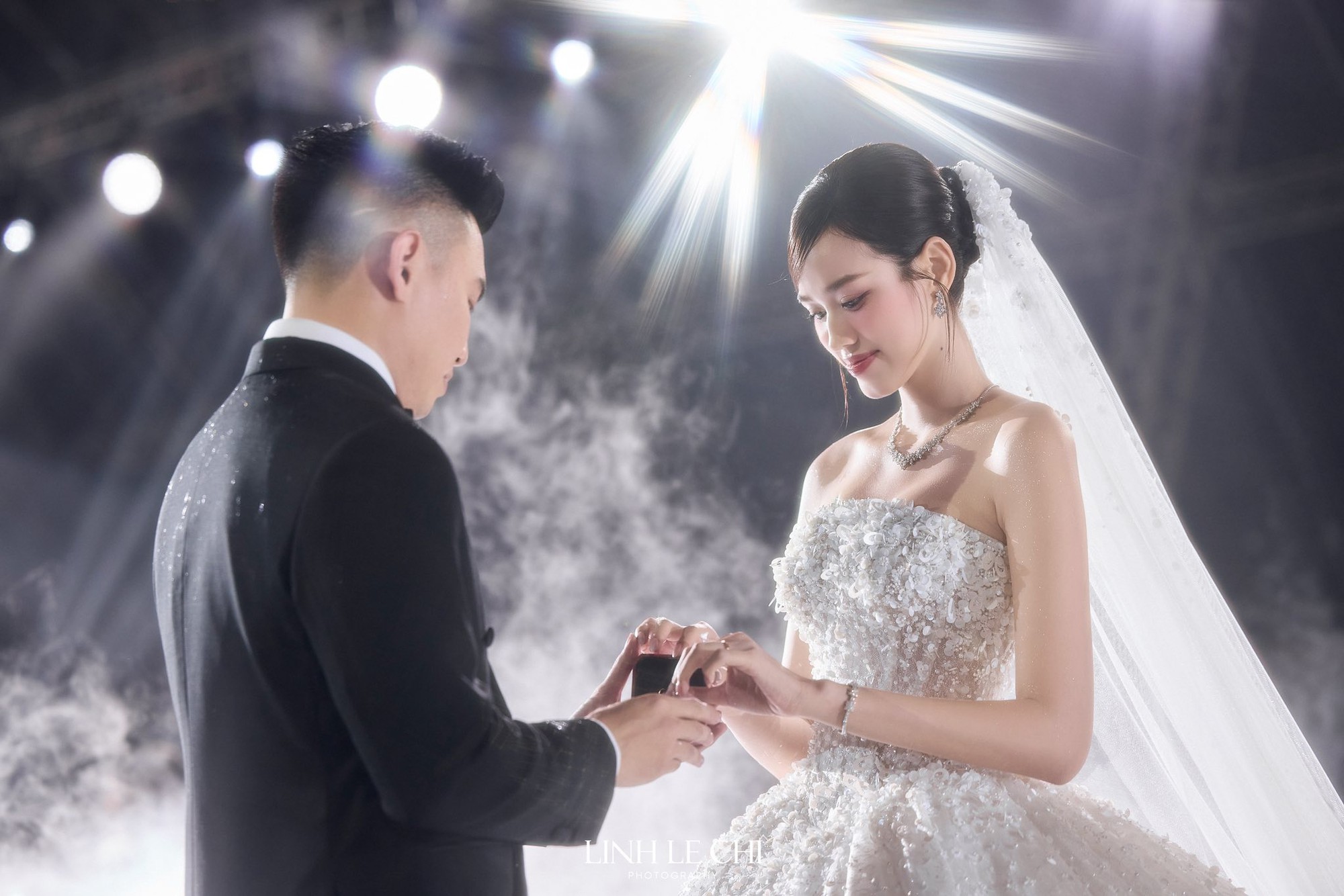 Toàn cảnh đám cưới Đỗ Hà tại Quảng Trị: Cô dâu đẹp 100 điểm, doanh nhân Viết Vương dặn dò vợ 1 chuyện!- Ảnh 12.