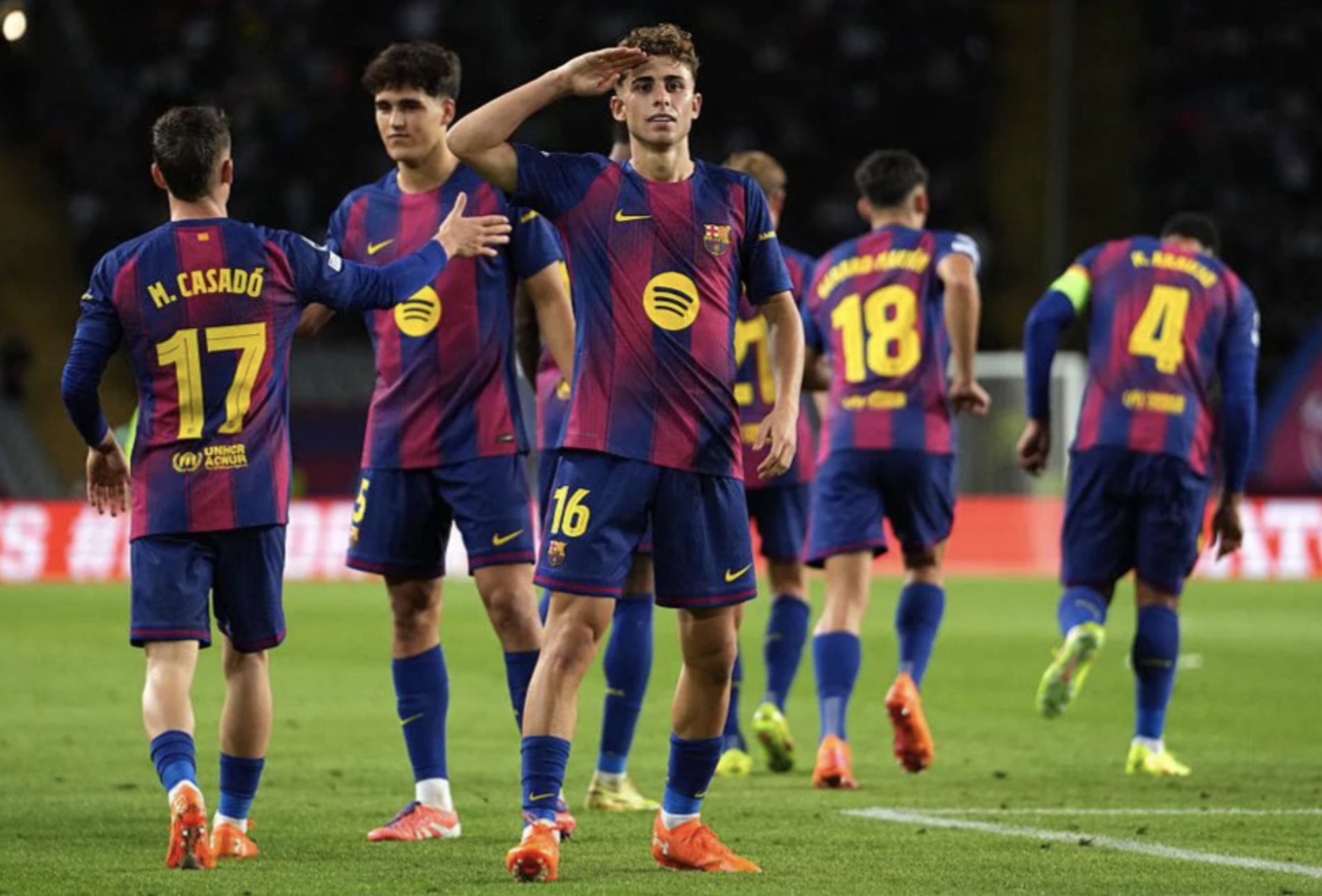 Fermin Lopez lập hat-trick, Barcelona chạy đà ấn tượng trước "El Clasico"- Ảnh 6. Fermin Lopez lập hat-trick, Barcelona chạy đà ấn tượng trước "El Clasico"- Ảnh 6.