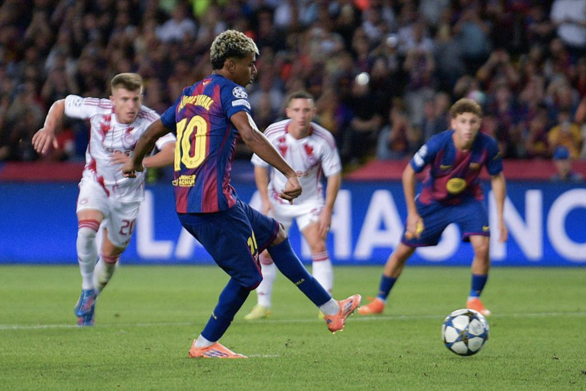 Fermin Lopez lập hat-trick, Barcelona chạy đà ấn tượng trước "El Clasico"- Ảnh 4. Fermin Lopez lập hat-trick, Barcelona chạy đà ấn tượng trước "El Clasico"- Ảnh 4.