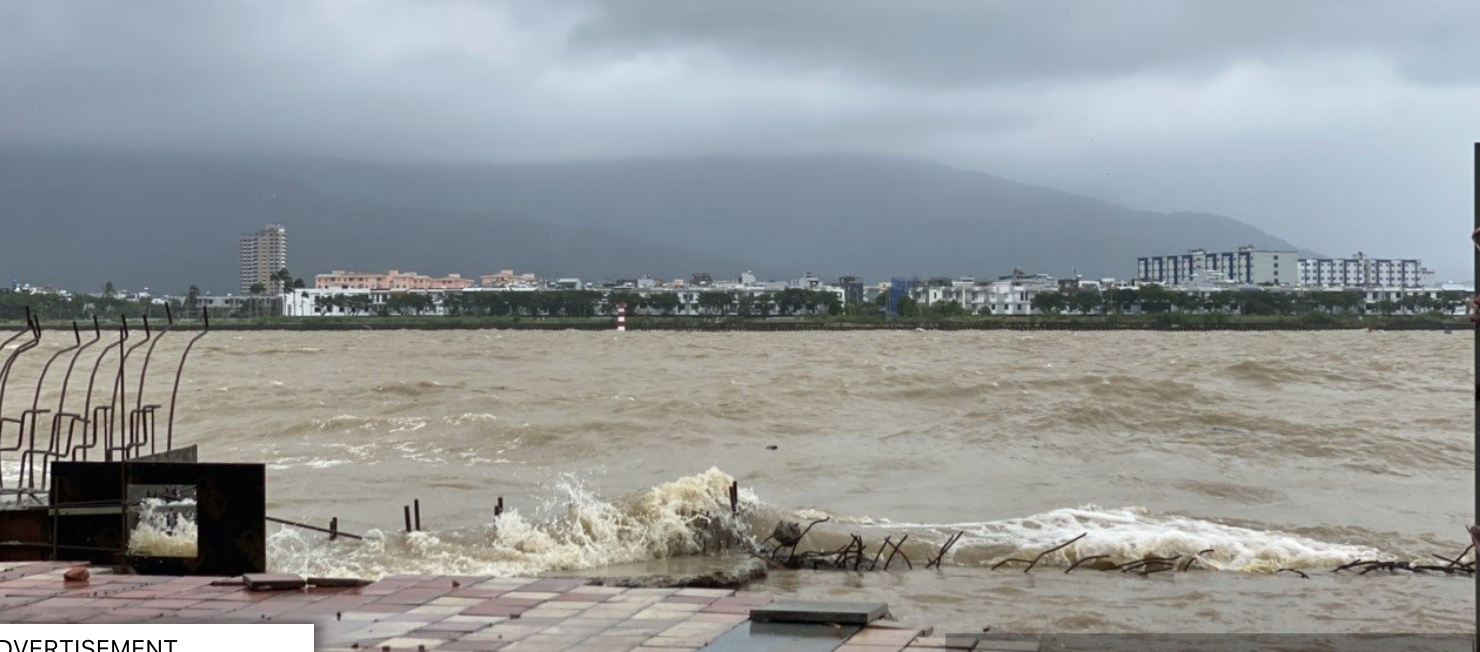 Hiện tượng lạ nước sông Hàn ở Đà Nẵng chảy ngược trước bão số 12: Vì sao?- Ảnh 1.
